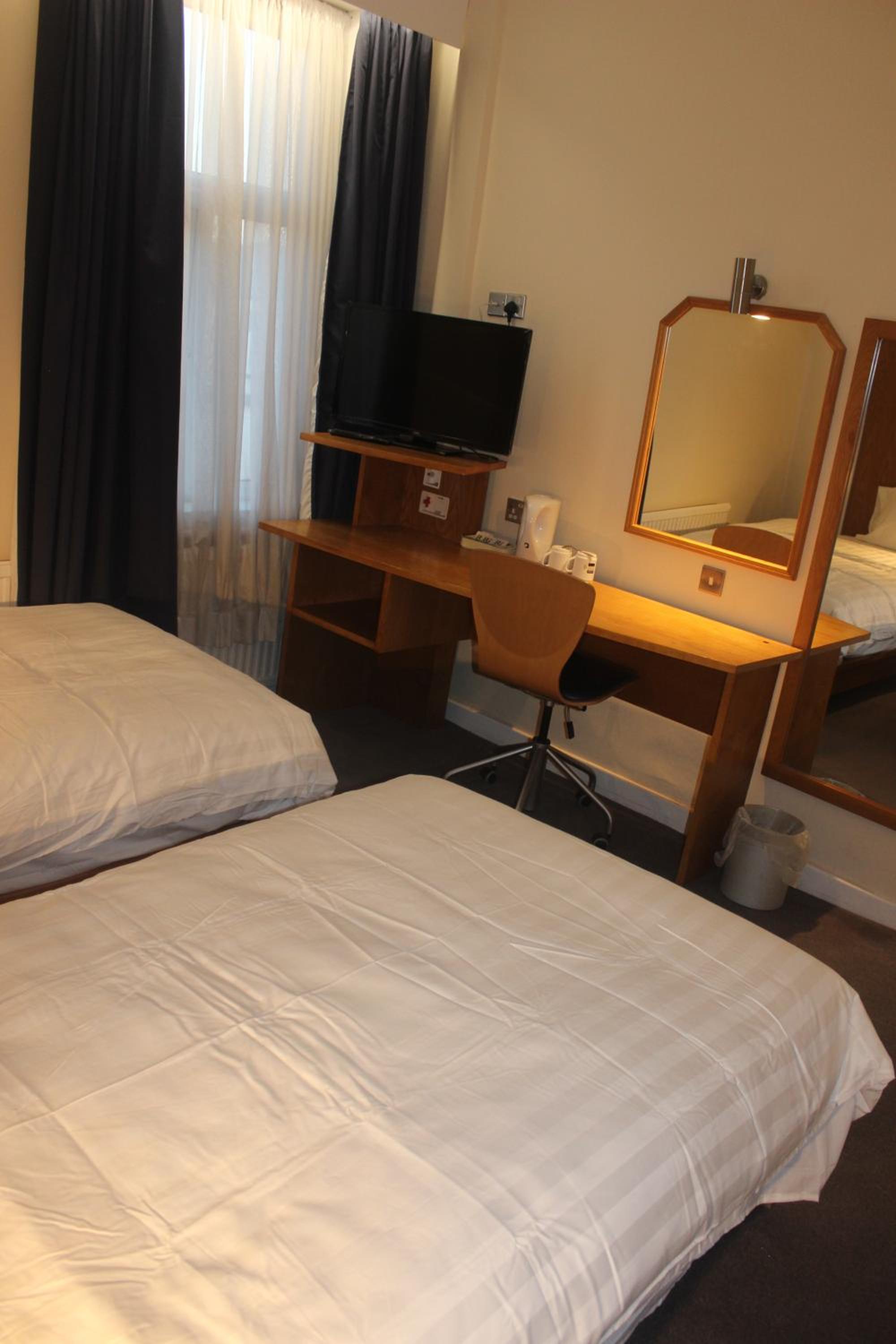 Twin Room with Private Bathroom