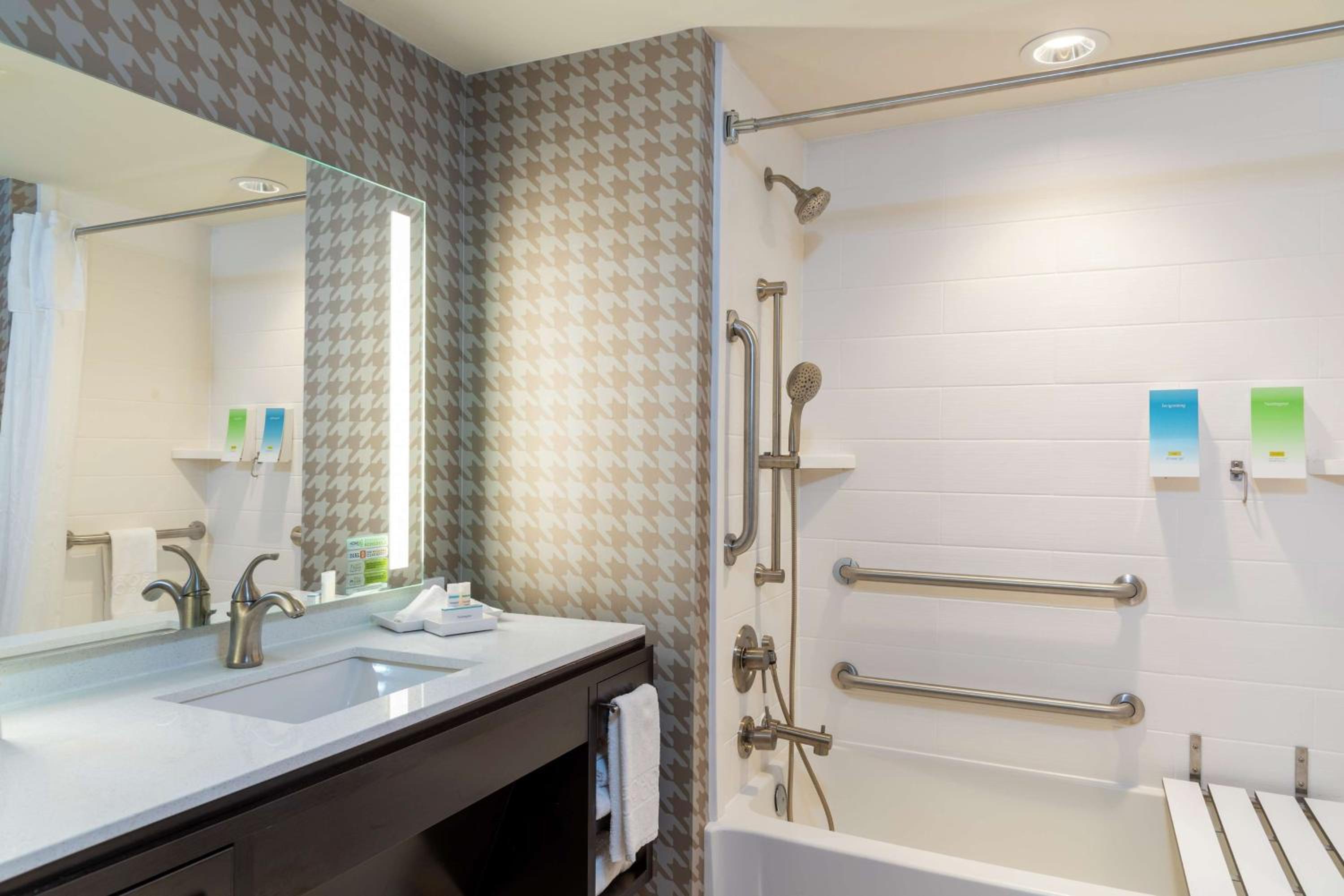 Queen Studio with Two Queen Beds - Mobility Access/Non-Smoking