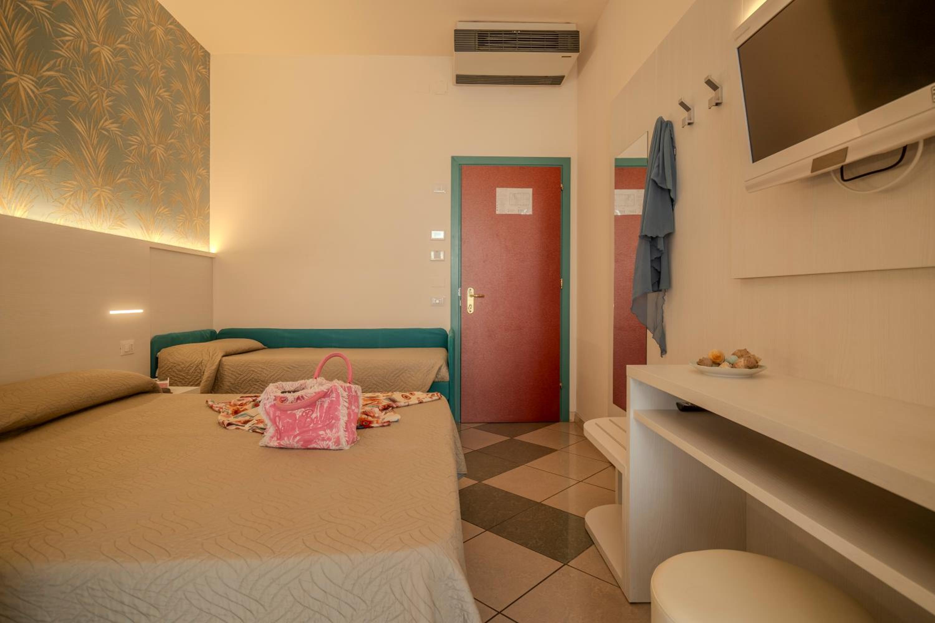 Family Room with Partial Sea View - Beach Package