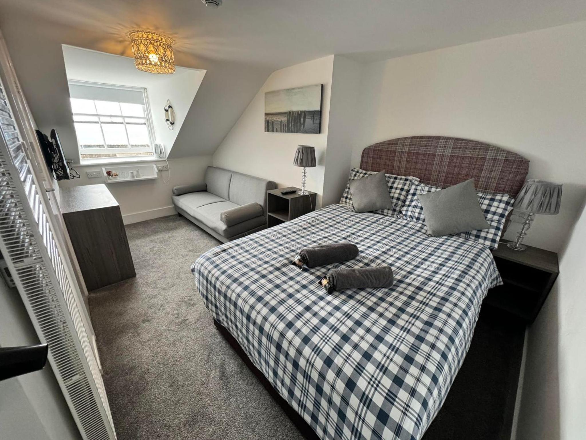 Bronze Double + Sofa Bed