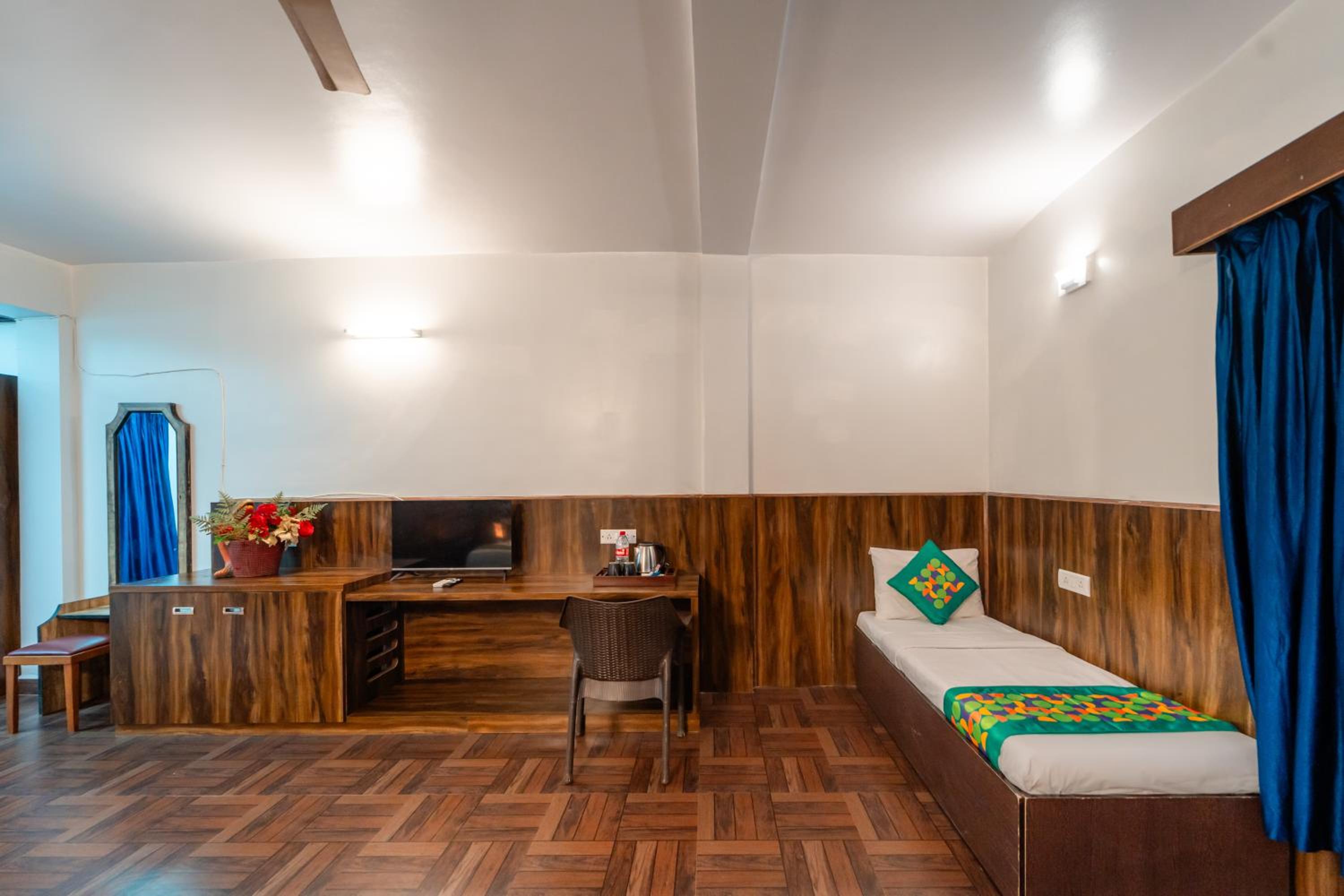 Deluxe Room with Pool View