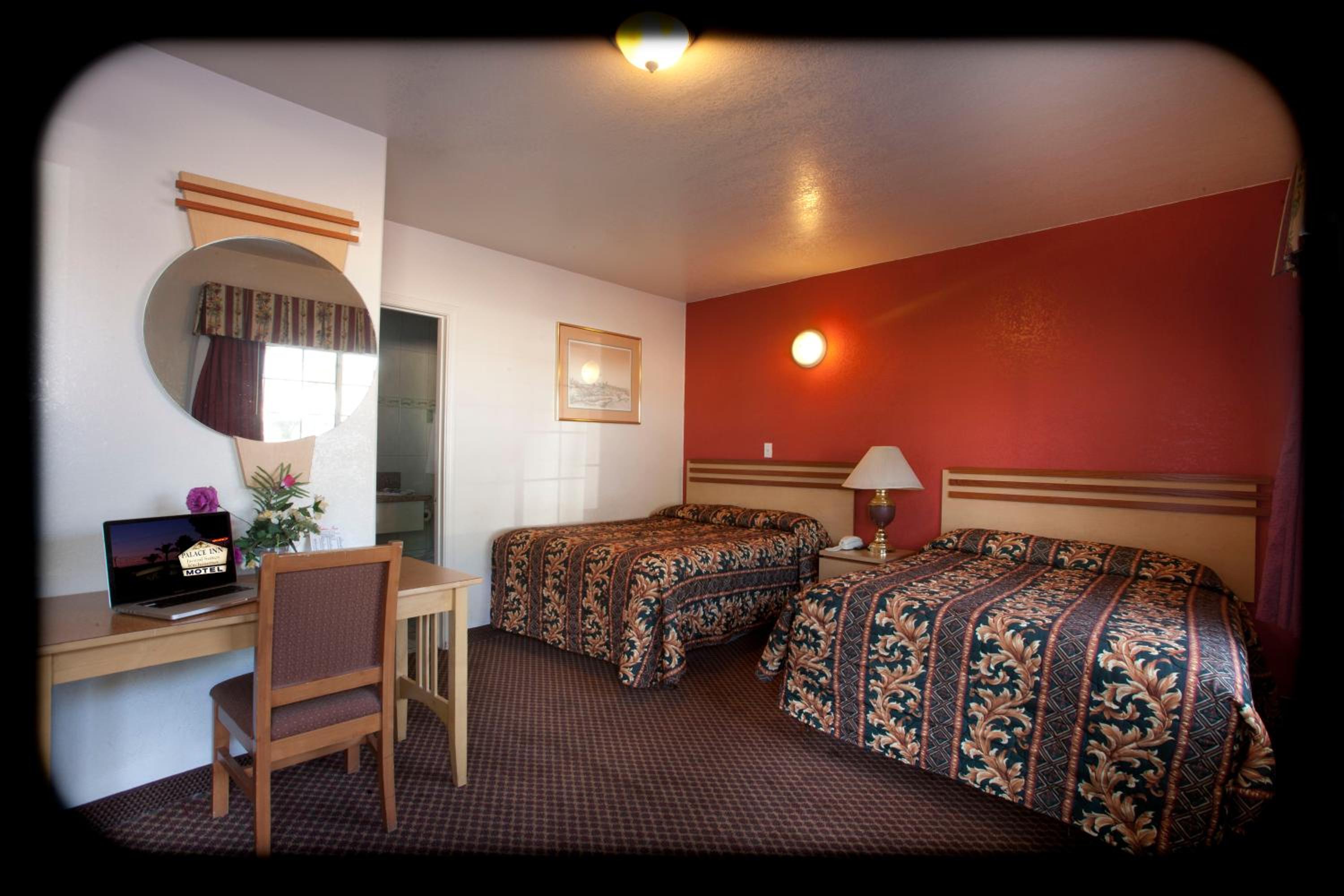 Deluxe Double Room with Two Double Beds and Kitchen