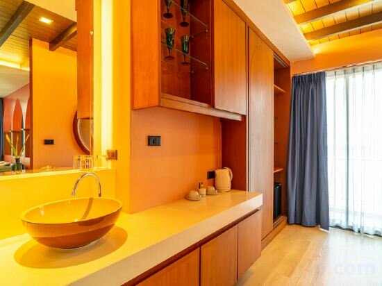Deluxe Corner Room