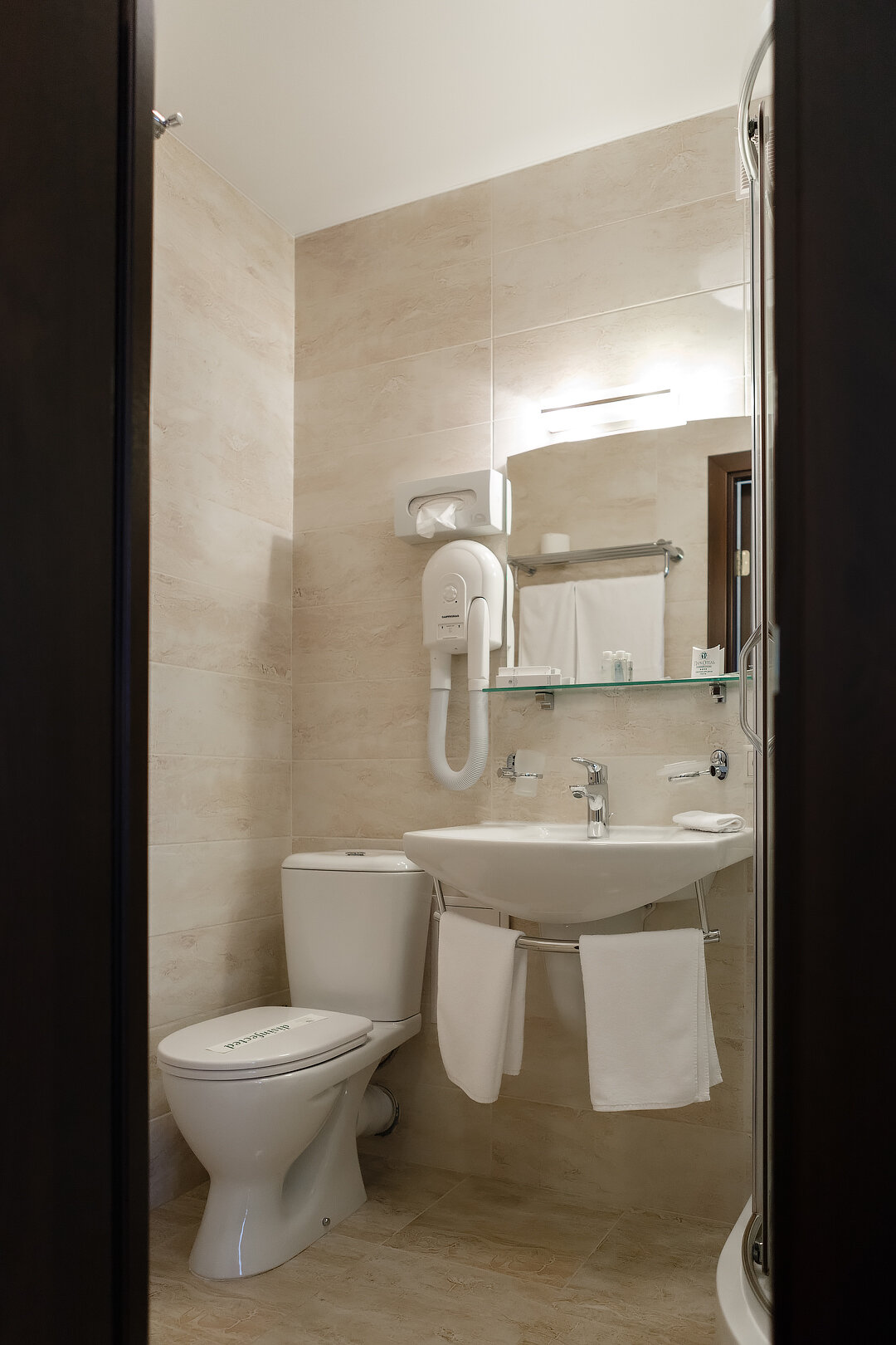 Стандартный номер с 2 односпальными кроватями и диваном