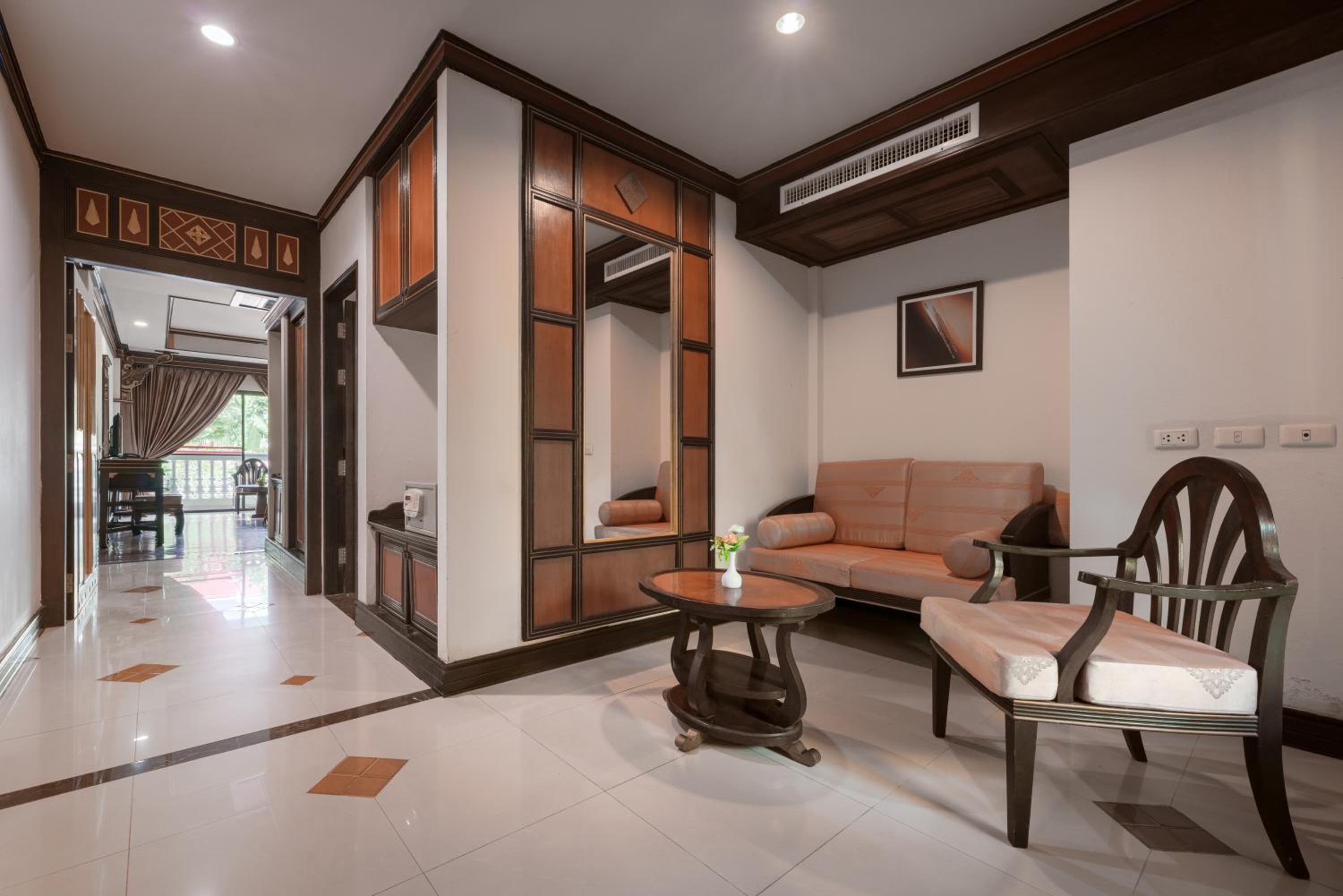 King Suite with Pool View