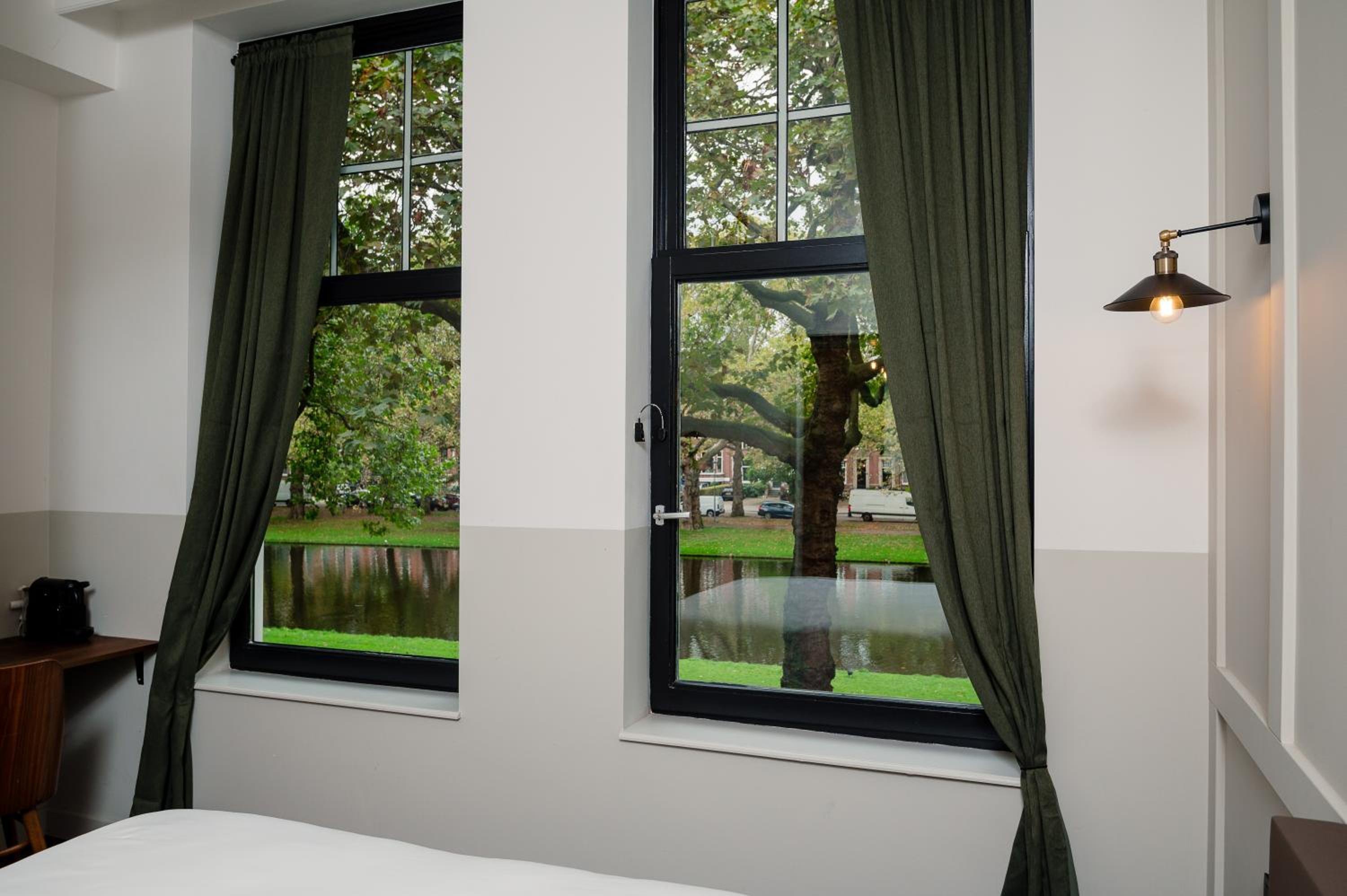 Comfy room Canal View