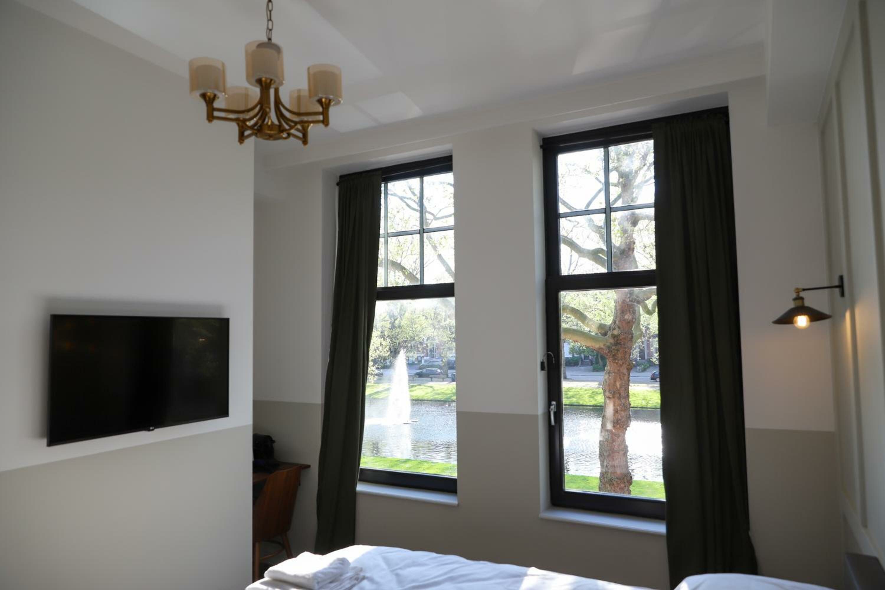 Comfy room Canal View