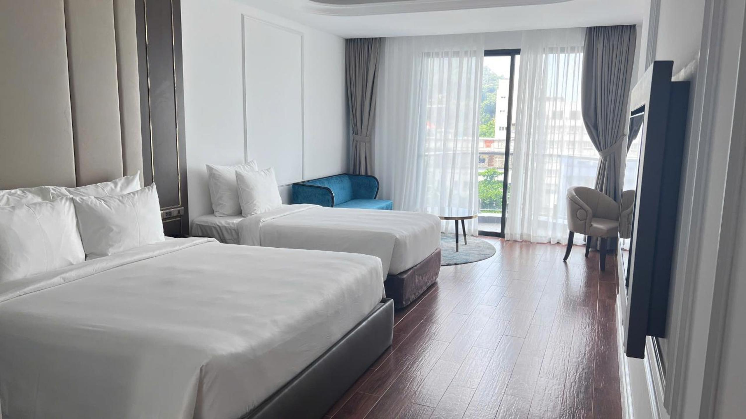 Triple Room with Mountain View