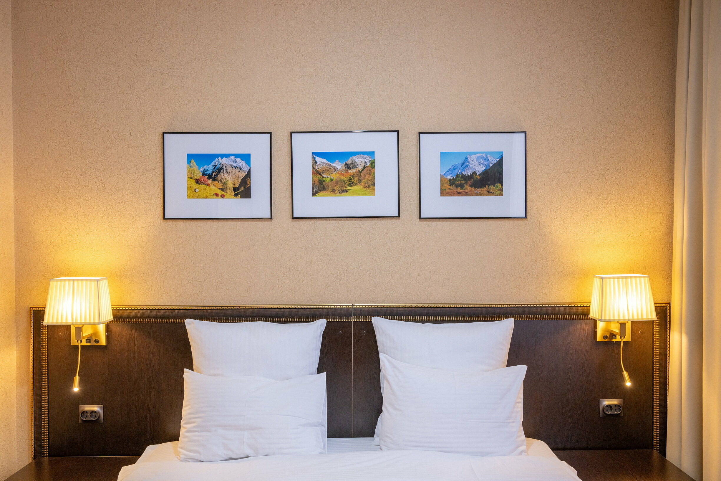 Стандартный двухместный номер с двуспальной кроватью и видом на горы