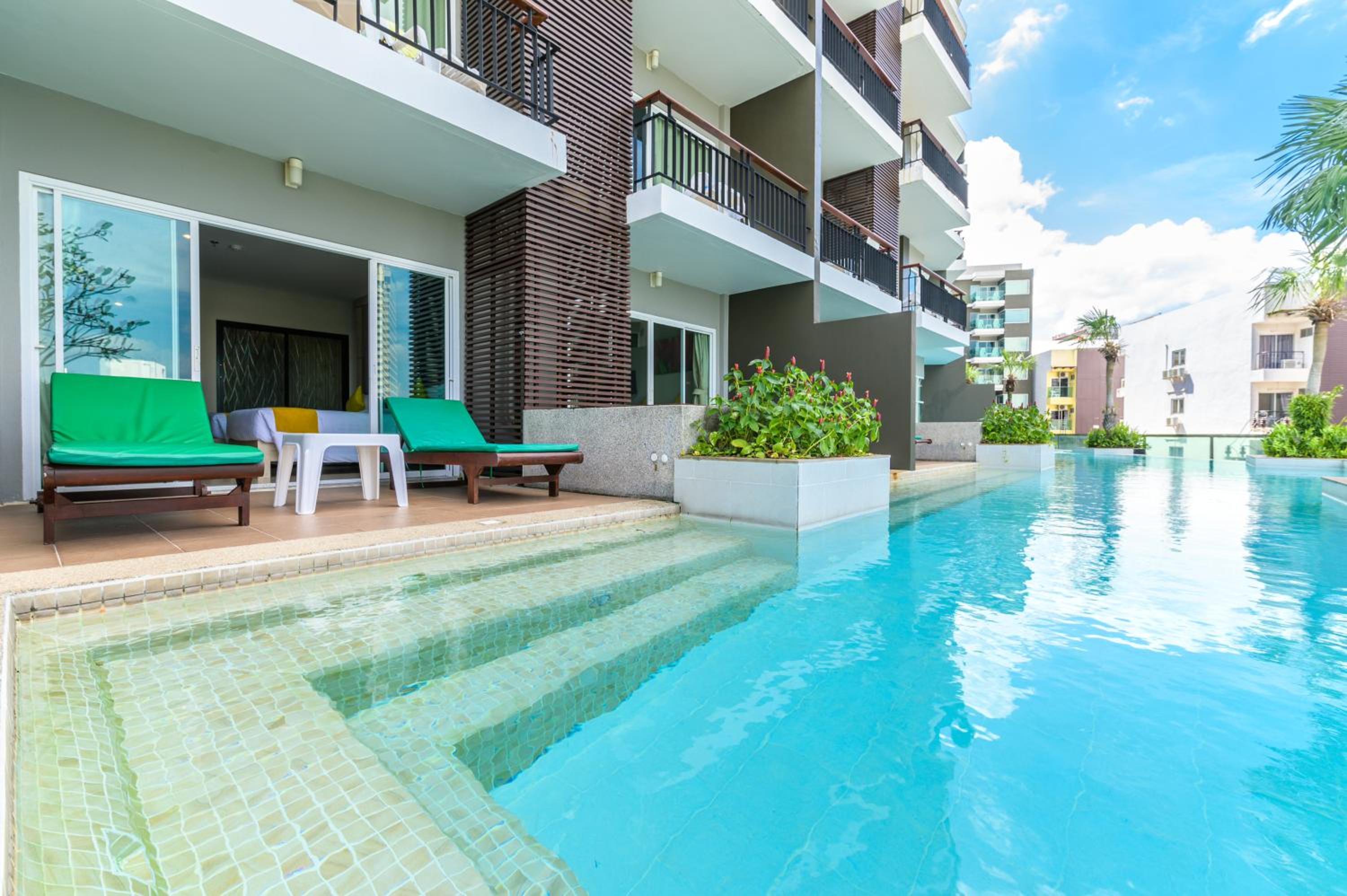 Deluxe Double or Twin Room with Pool Access