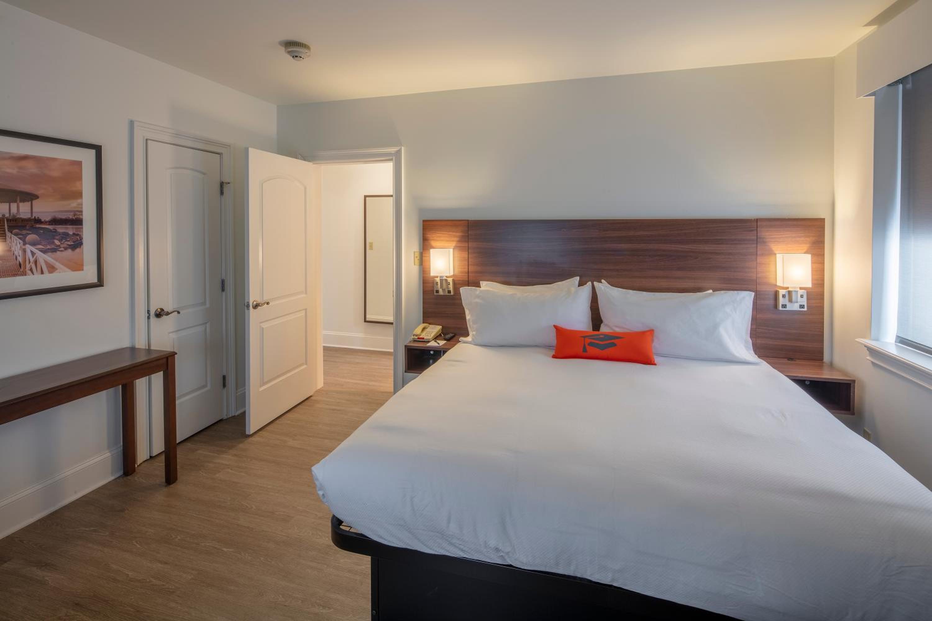 1 King Bed, One Bedroom Suite, Non-Smoking