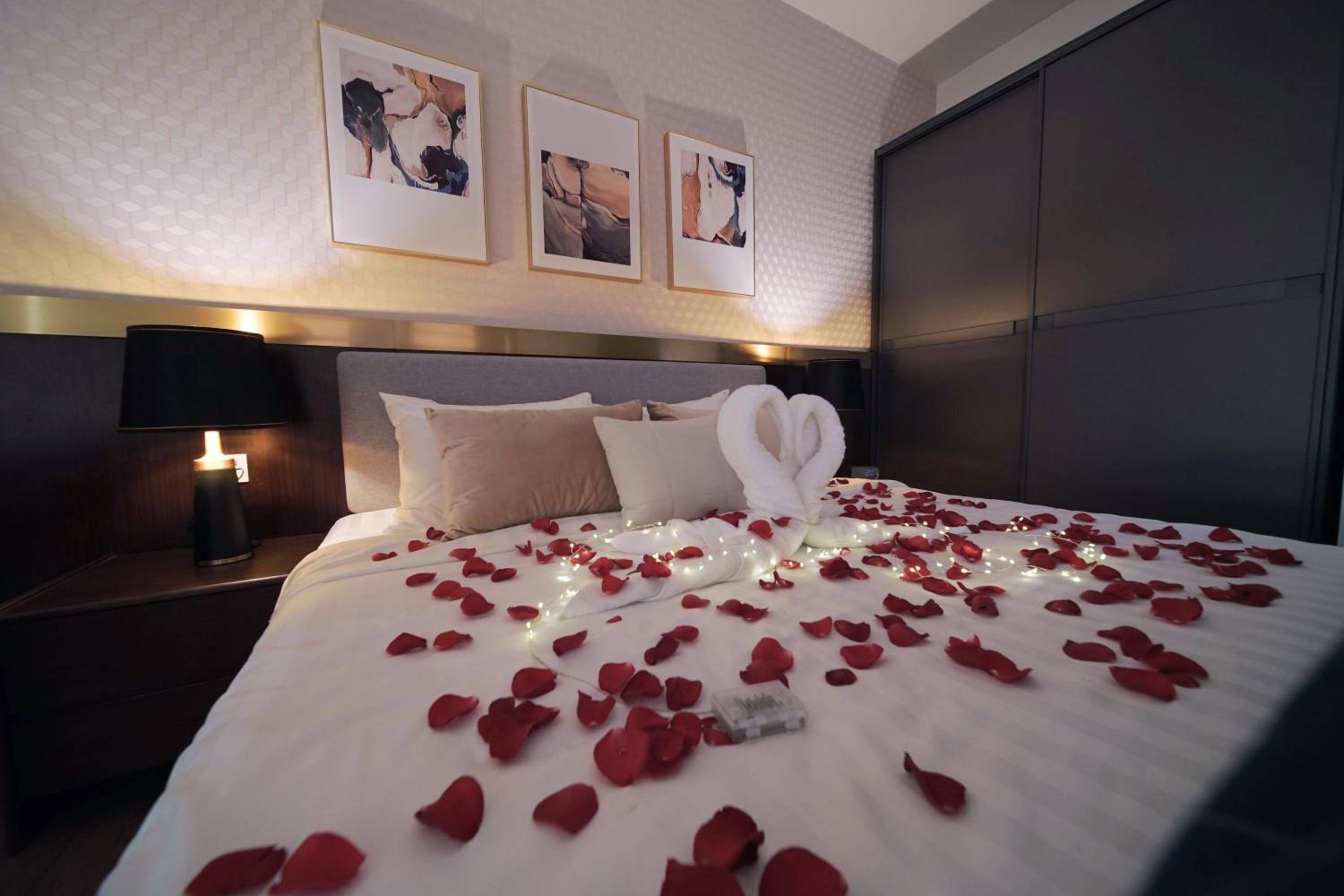 King Studio with Sofa Bed