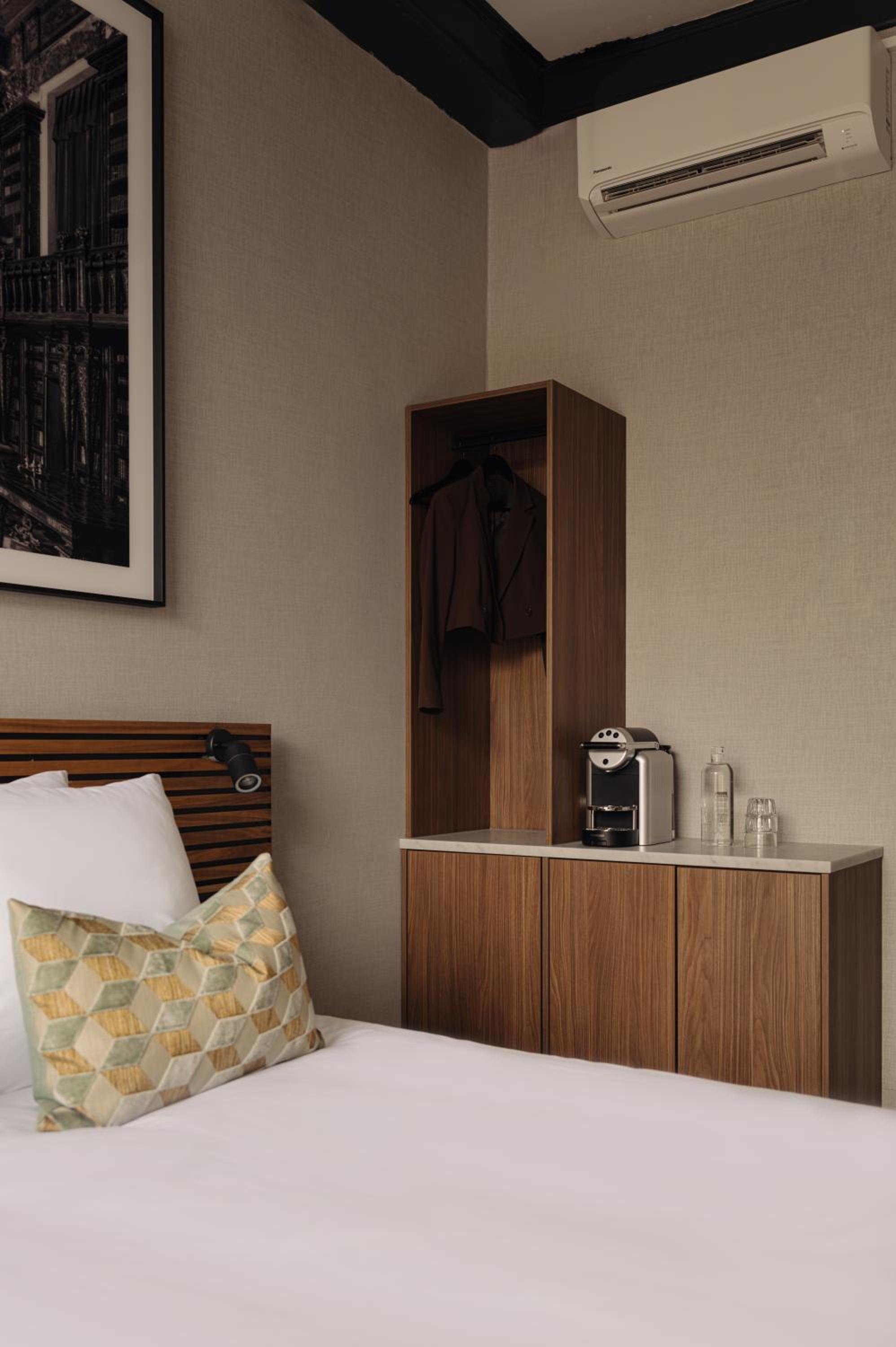 Deluxe double room with canal view