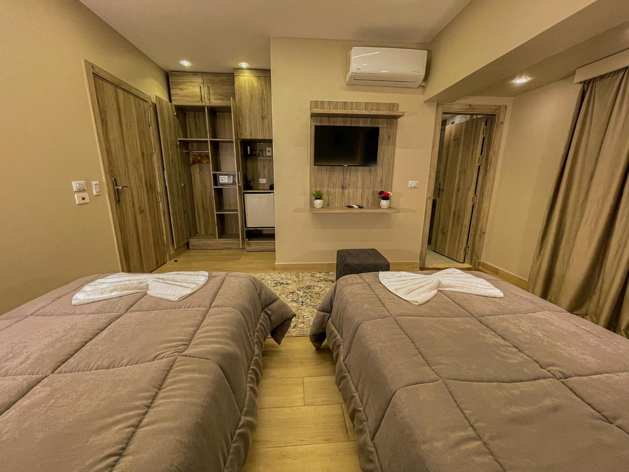 Deluxe Twin Room with Balcony