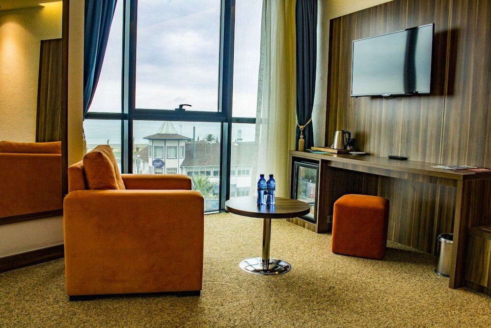 Standard Room, 1 Queen Bed, City View