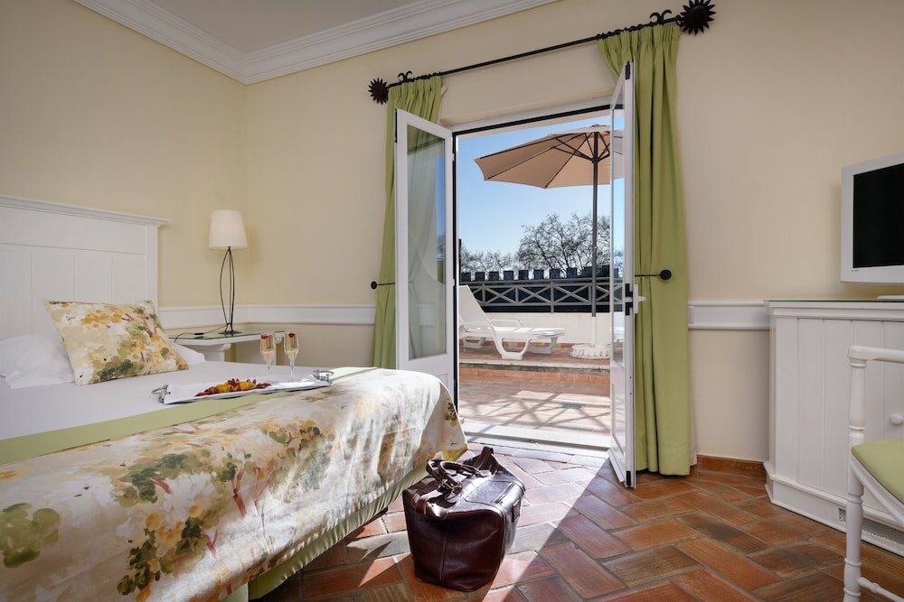 Classic Room, Balcony, Garden View