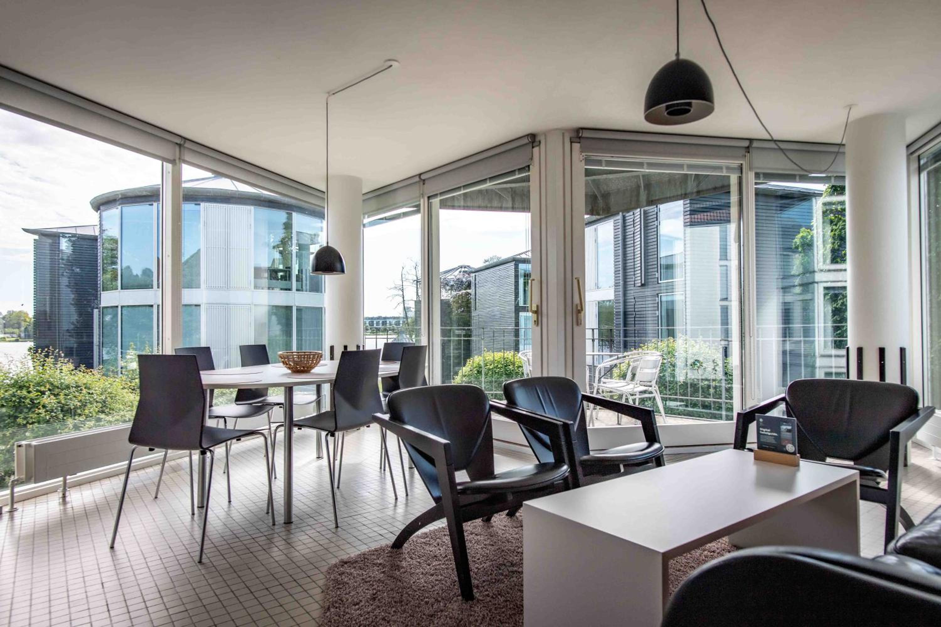 Apartment for 6 people with Partial Lake View