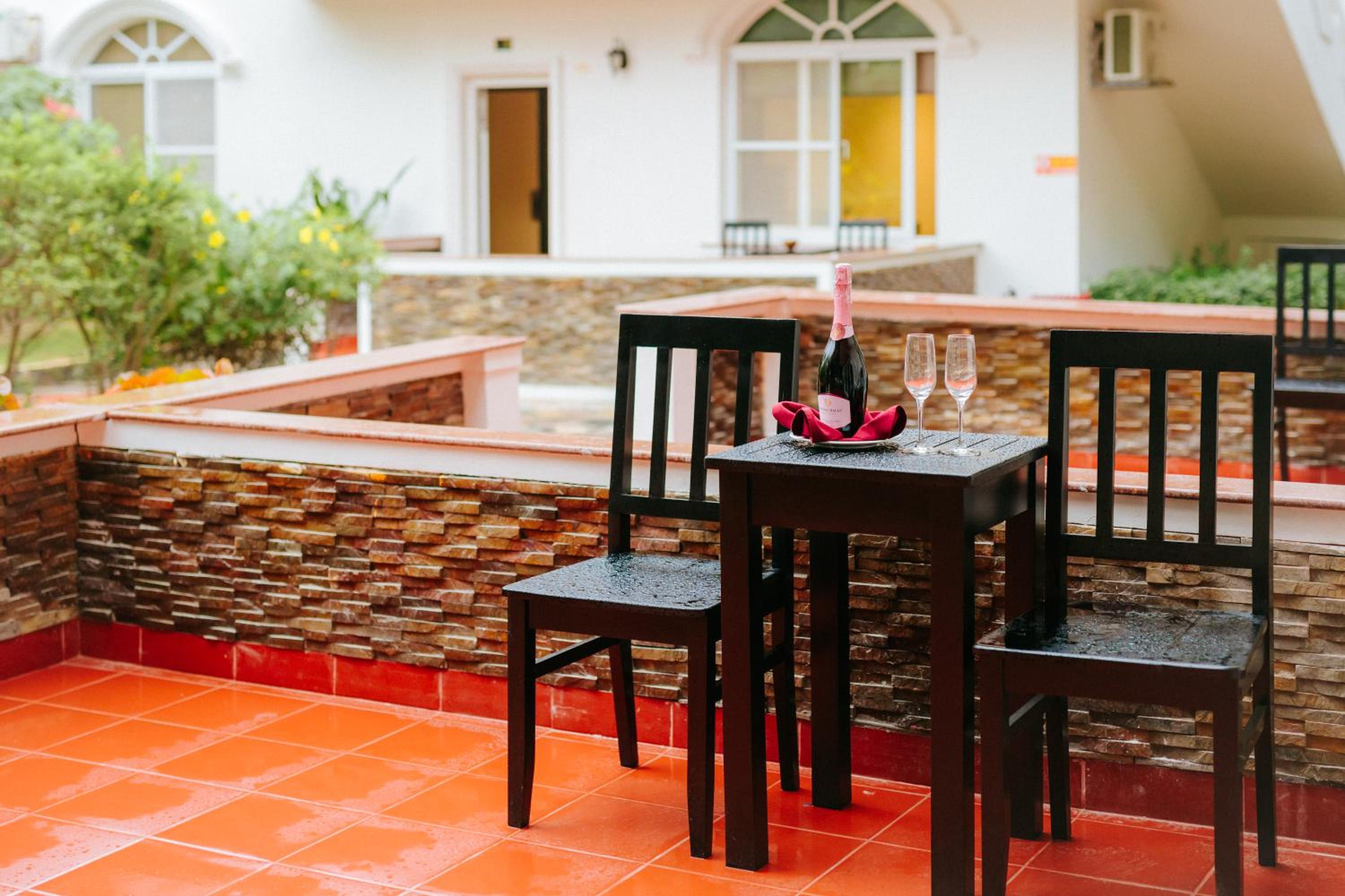 Family Room with Garden View