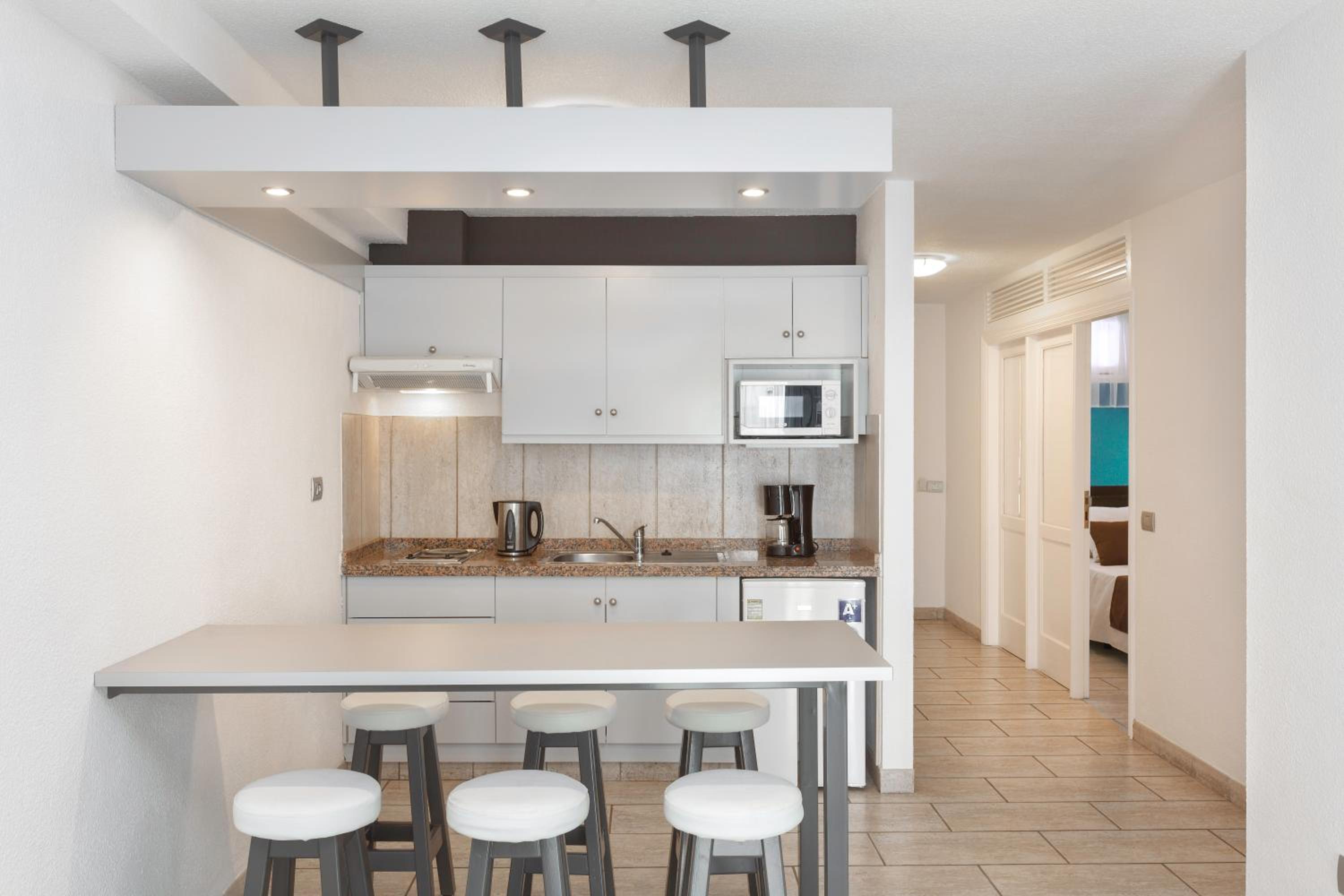 One-Bedroom Apartment with Sea View (2 Adults)