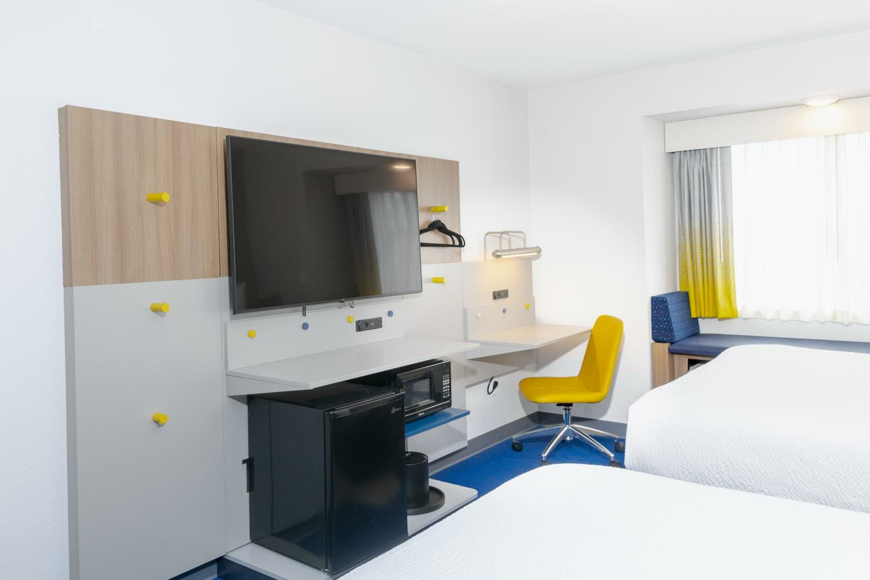 Queen Room with Two Queen Beds - Non-Smoking