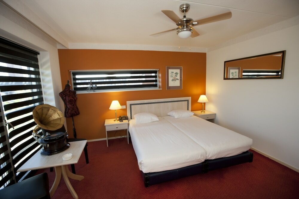 Deluxe Room, Bathtub