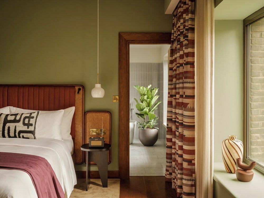 Room (Sir Residence)