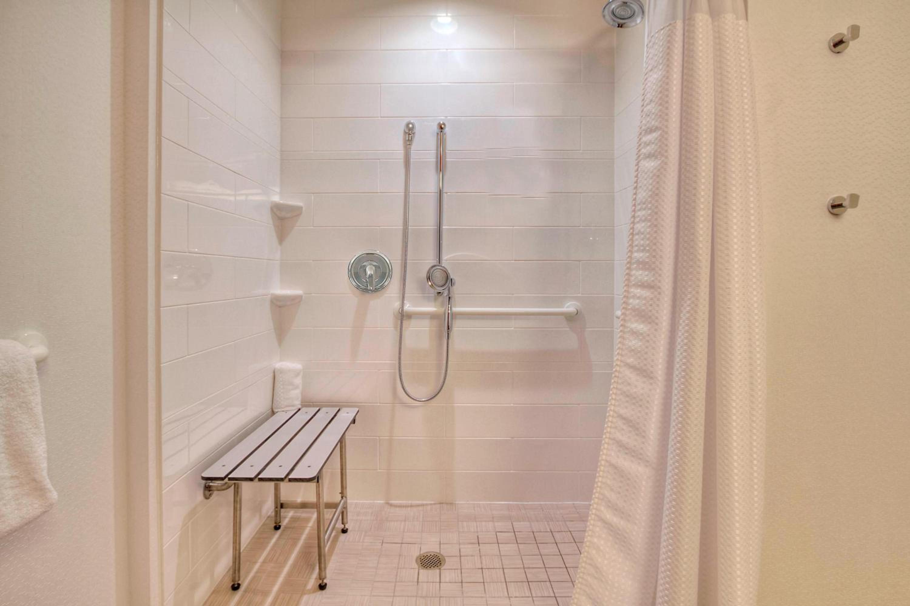 Queen Room with Two Queen Beds and Roll-In Shower - Mobility Accessible