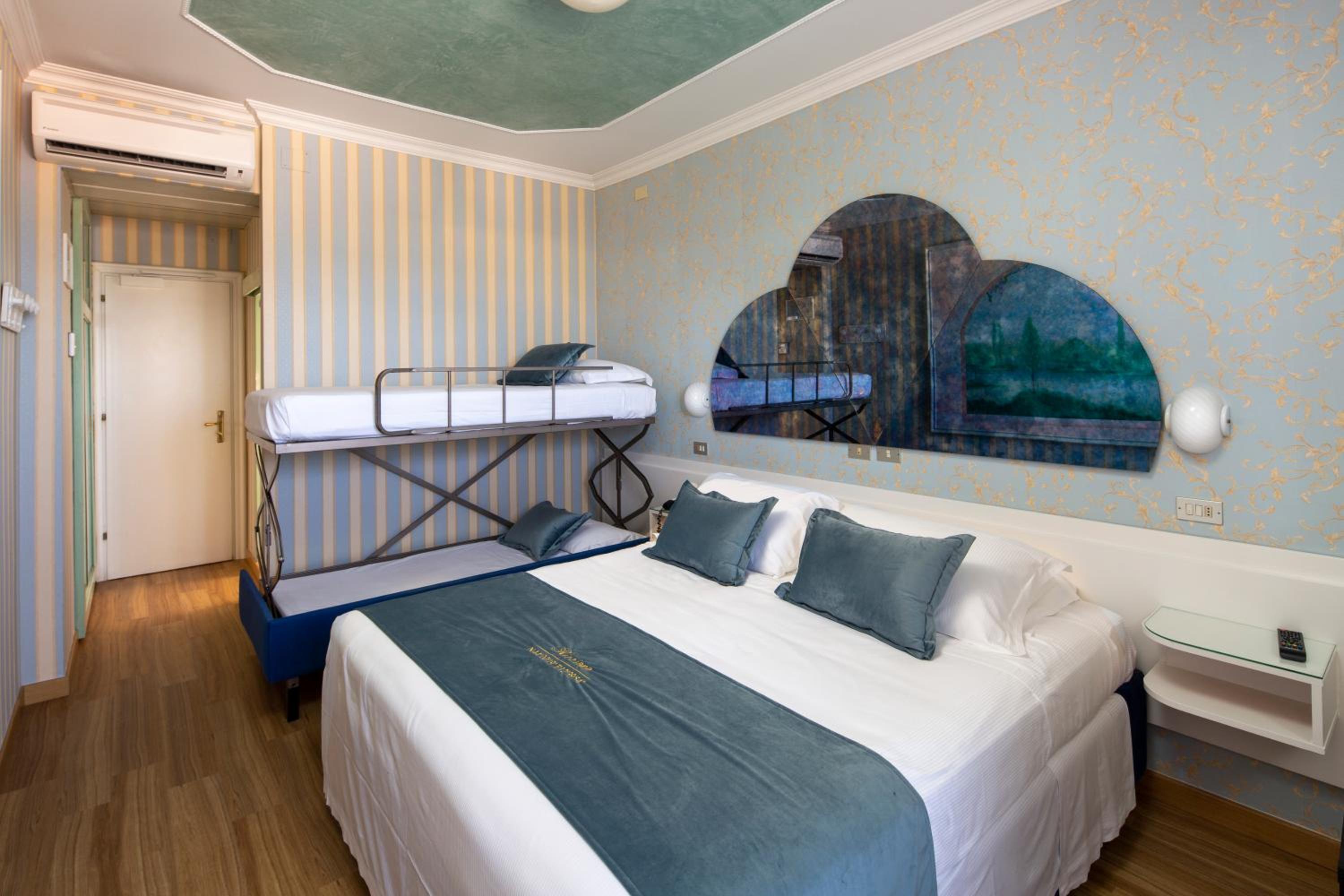 Quadruple Room with Sea View