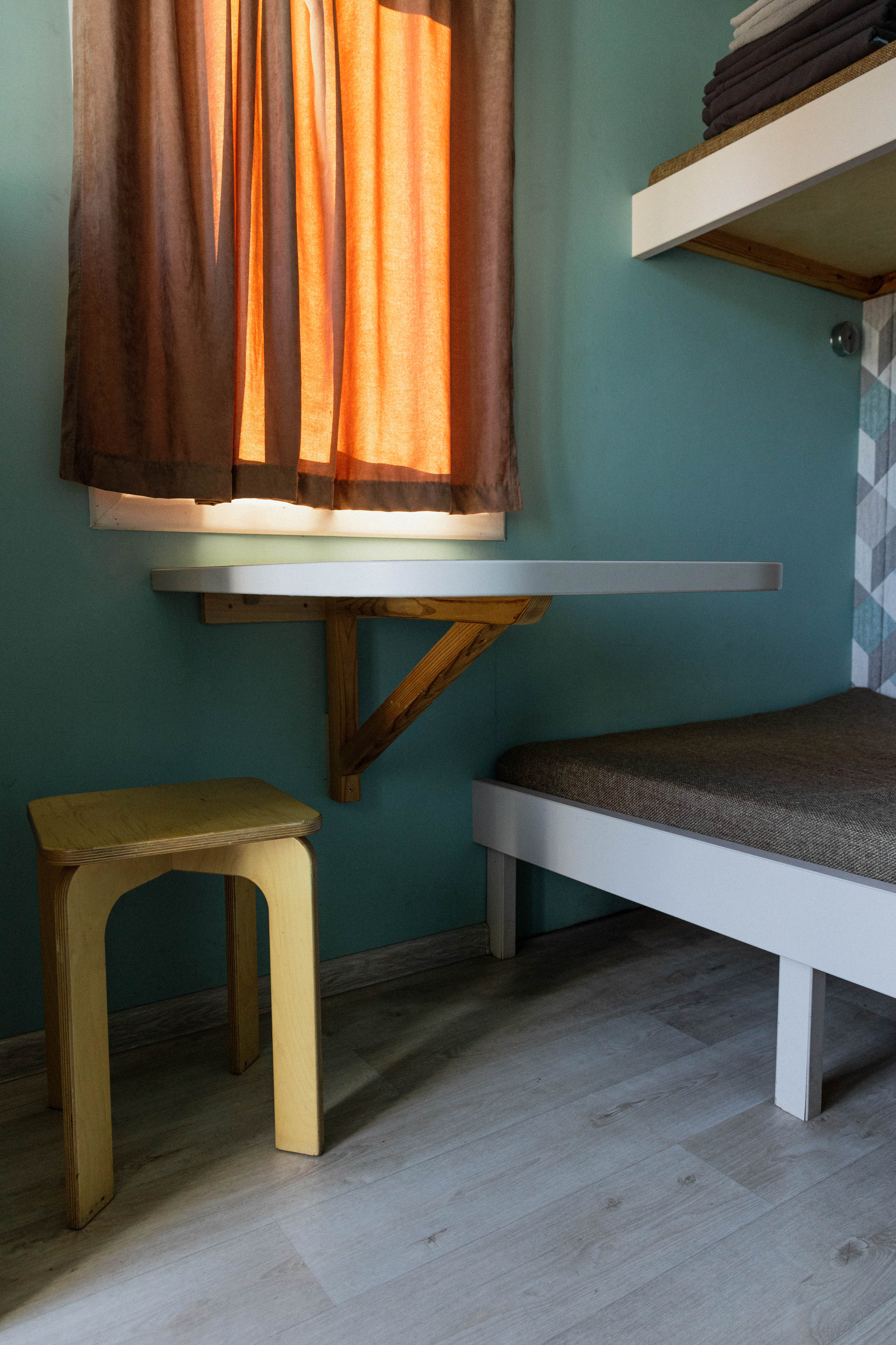 Небольшой двухместный номер с 2 отдельными кроватями