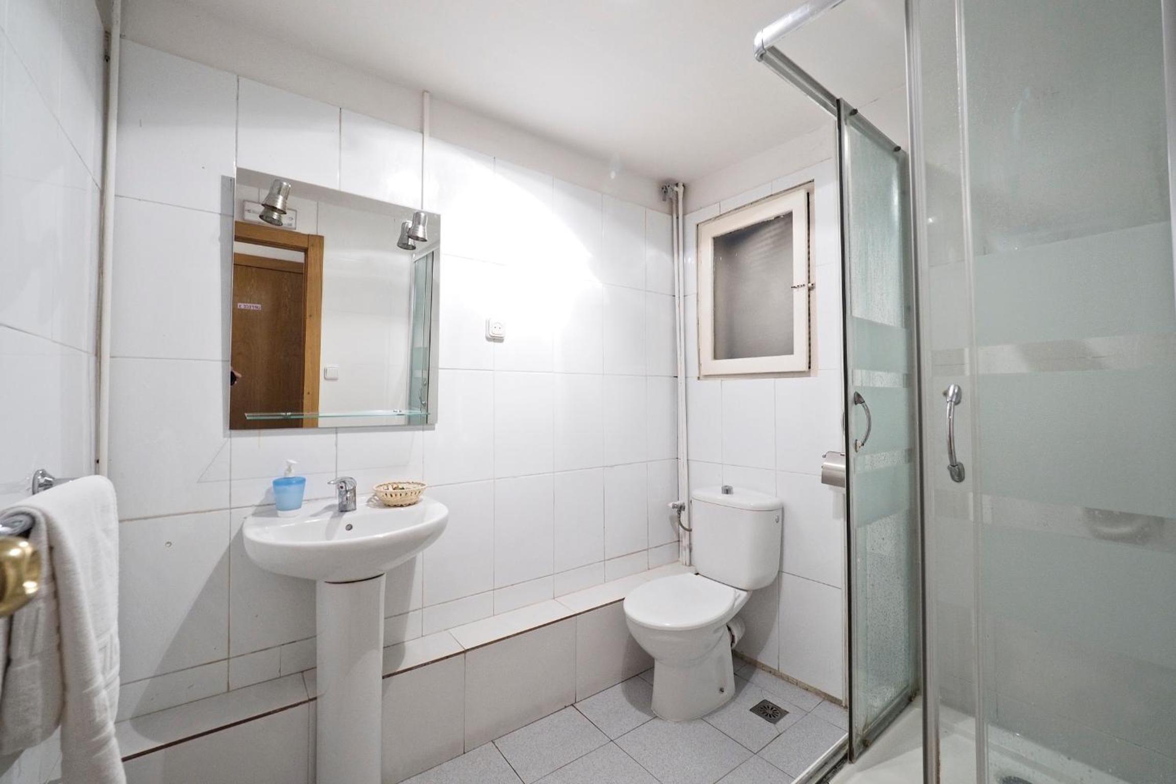 Twin Room with Private Bathroom