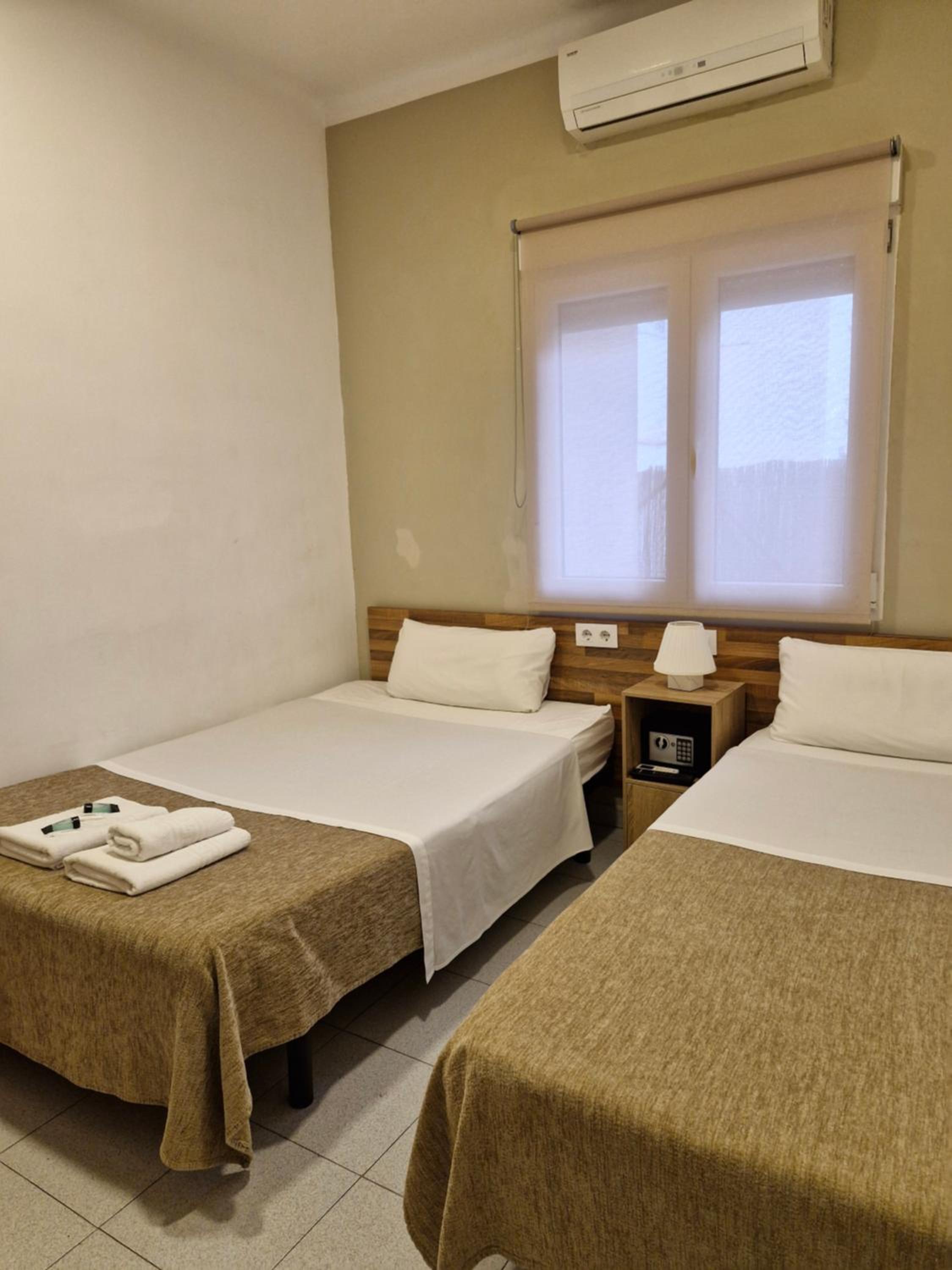 Twin Room with Private Bathroom