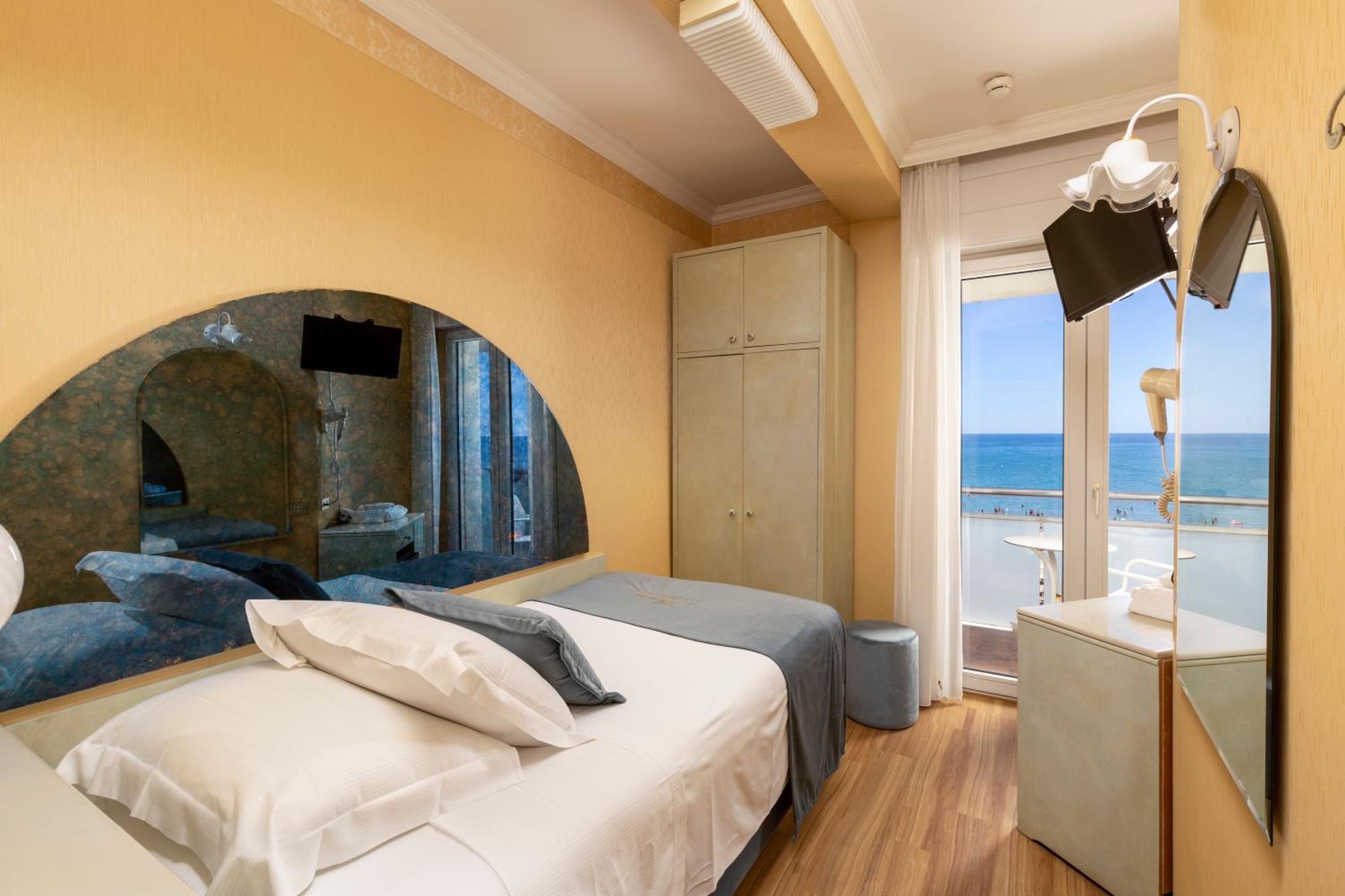 Family Room with Sea View