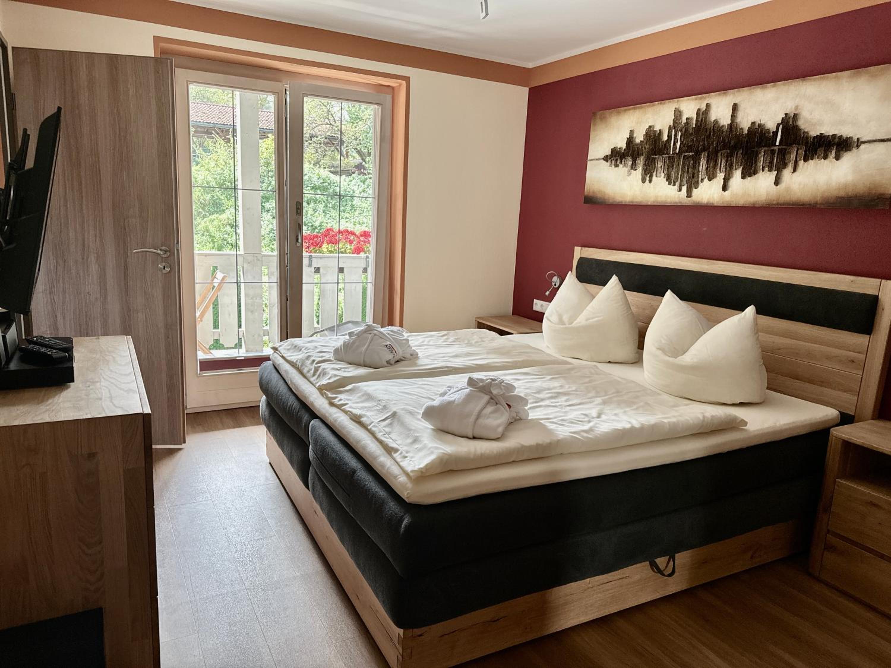 One-Bedroom Apartment with Balcony