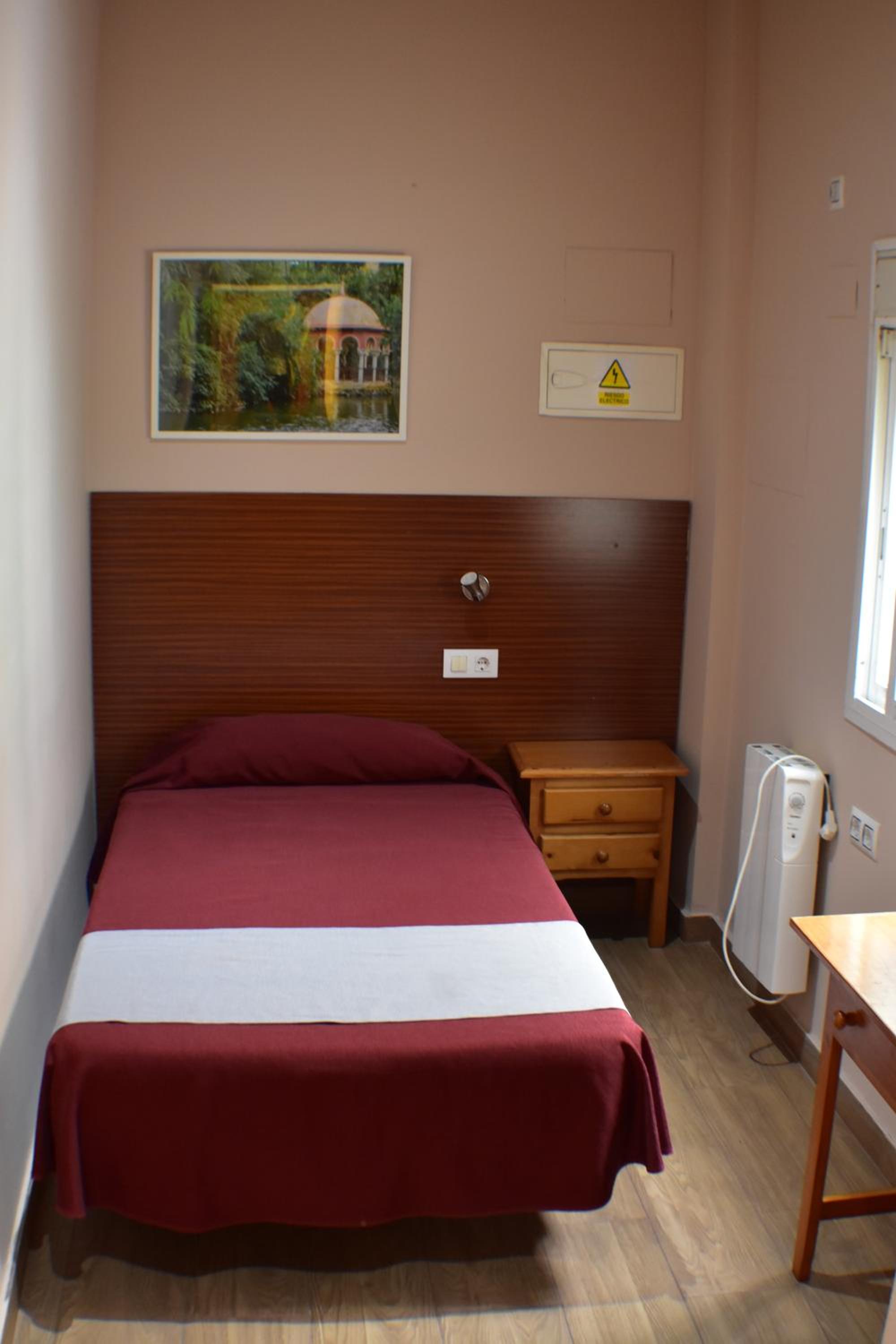 Single Room with Private External Bathroom