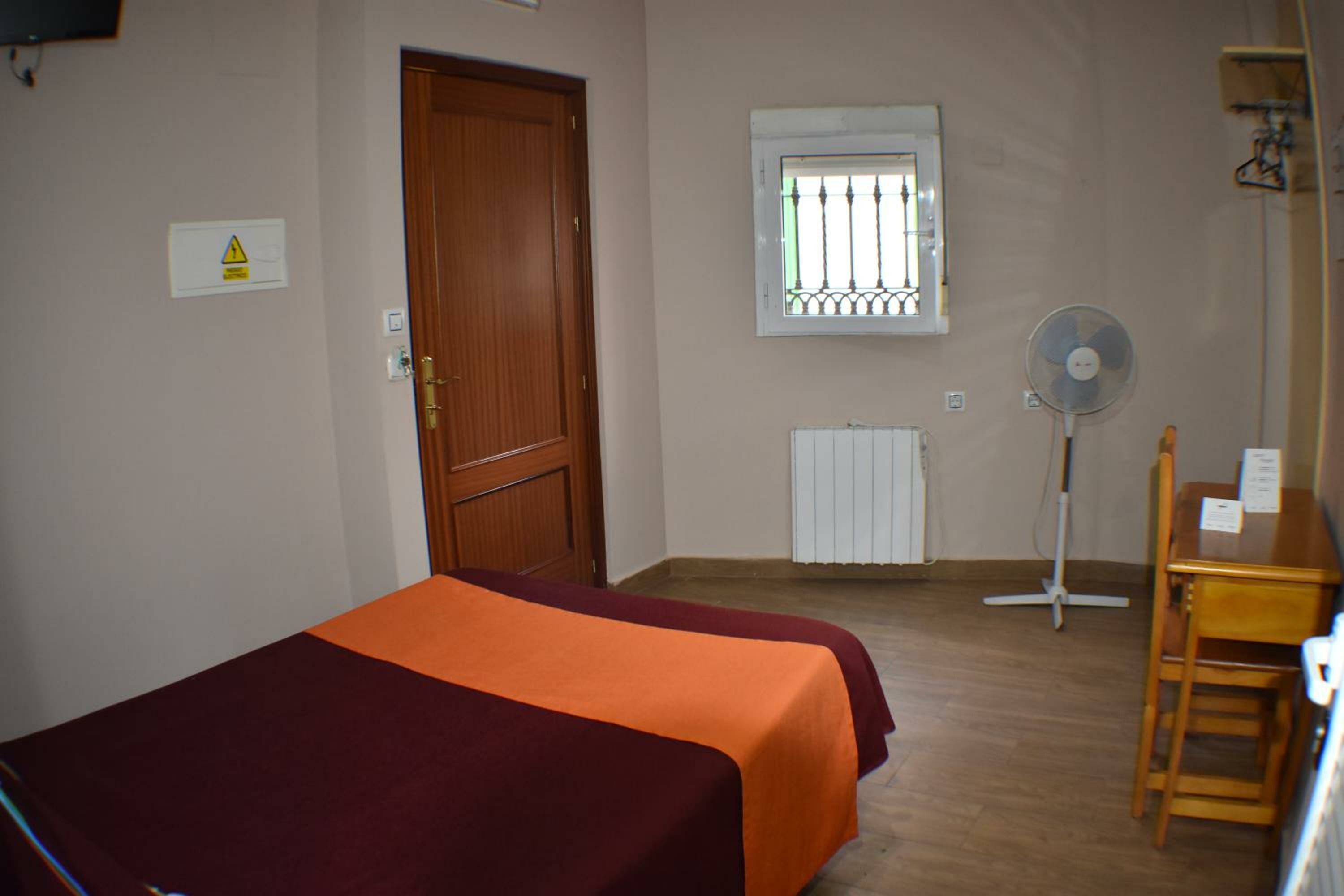 Single Room with Private External Bathroom