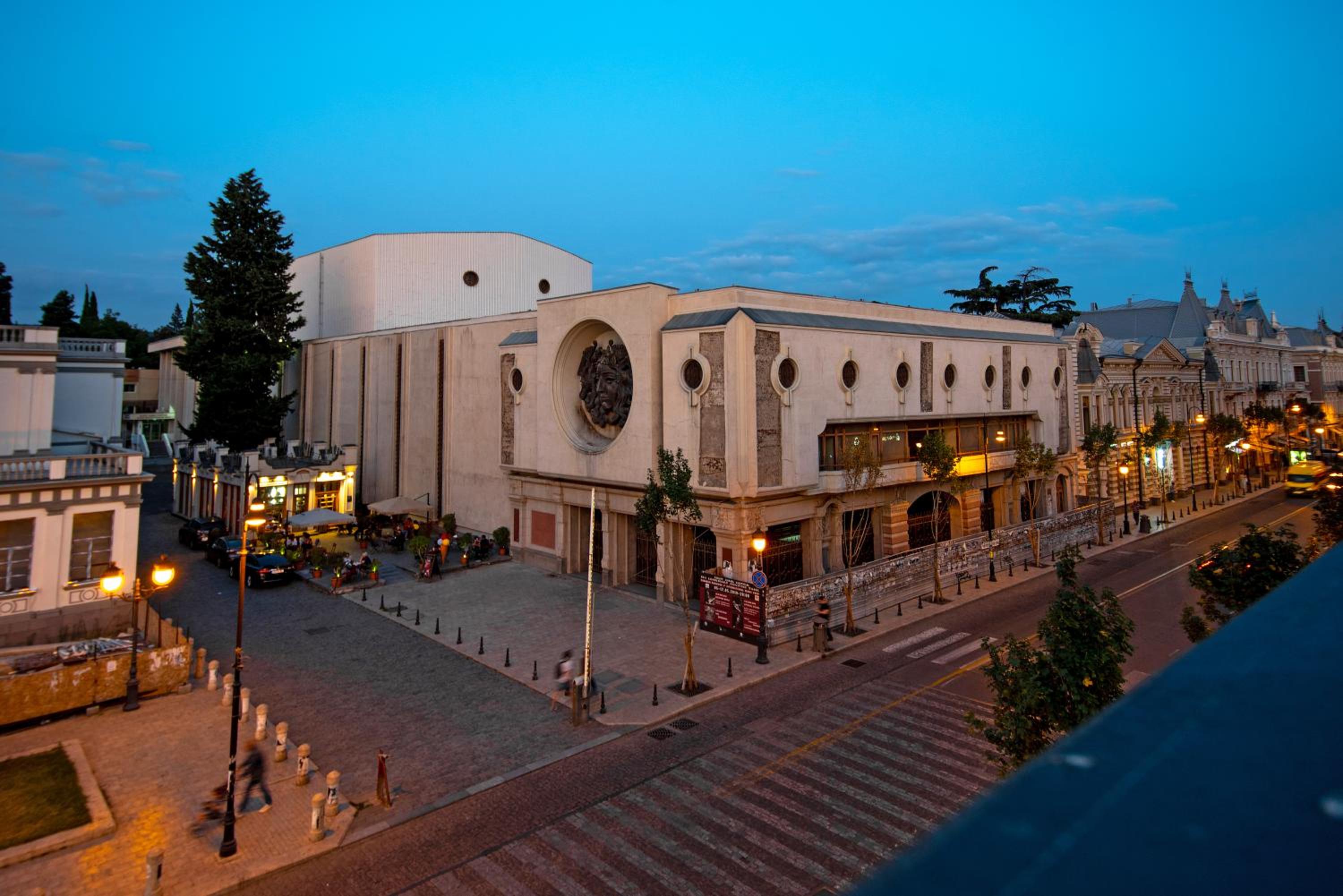 Family Room with City View 