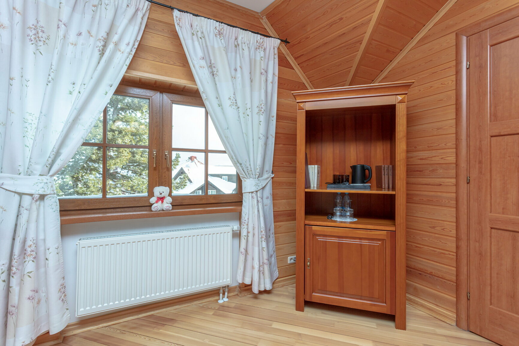 Просторный двухместный номер с 2 отдельными кроватями