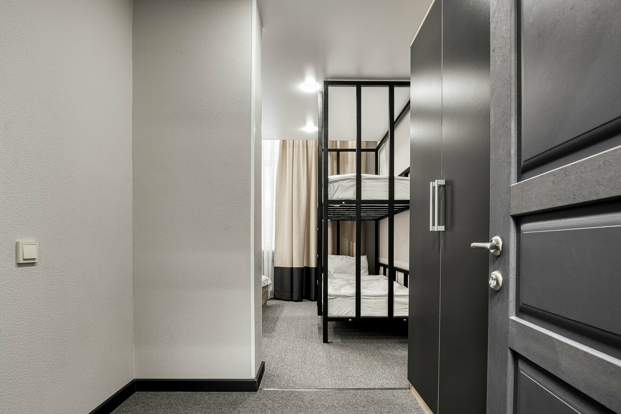 Семейный с двухъярусной кроватью