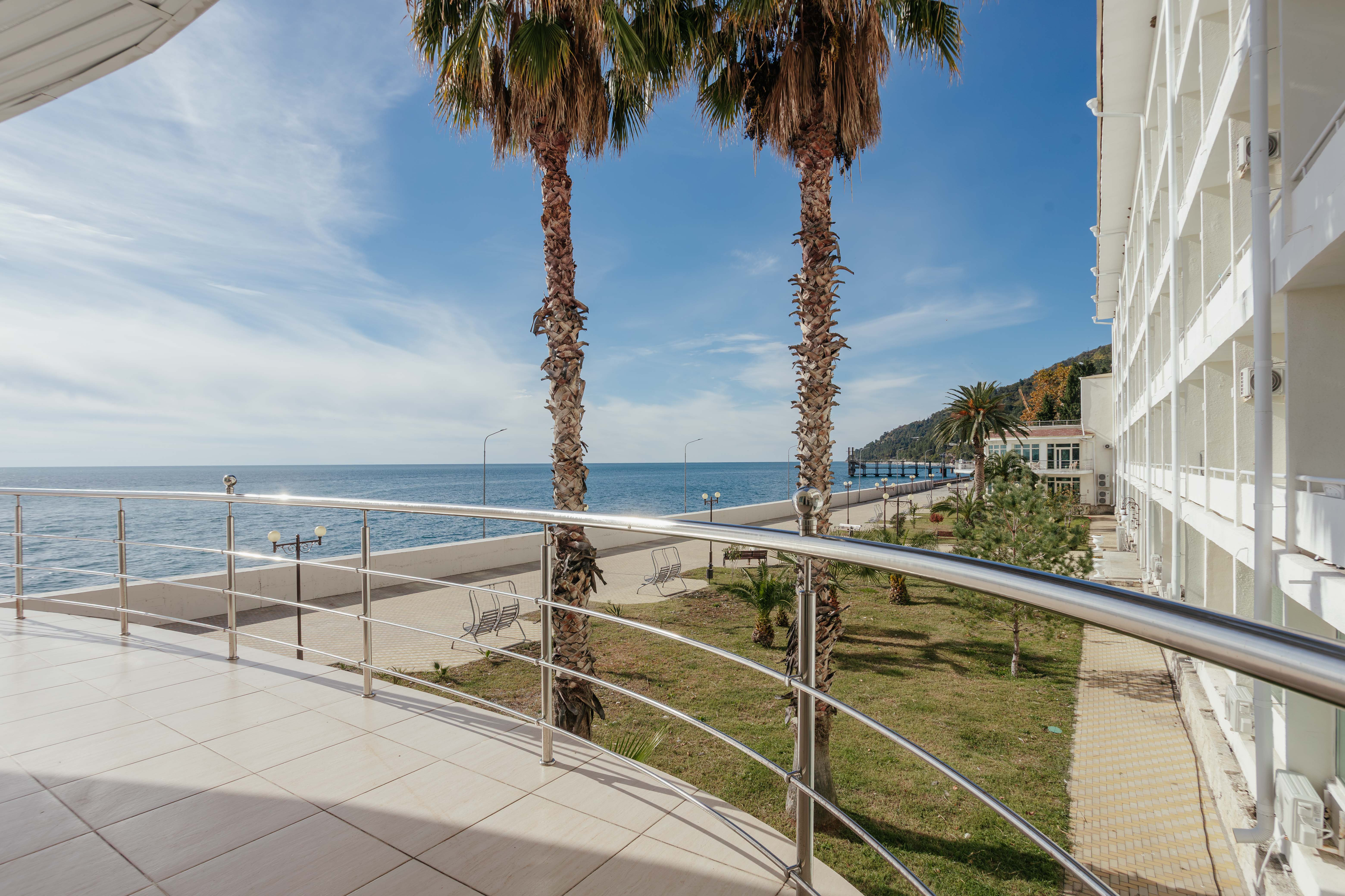 Люкс двухкомнатный с террасой вид на море