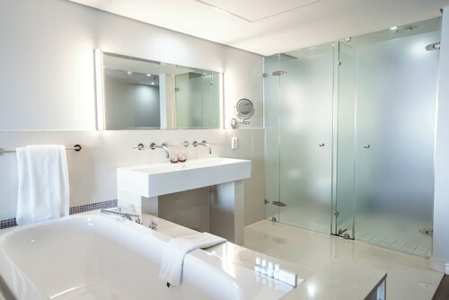 Sea Facing Table Mountain King Room With Balcony в Blaauwberg Beach Hotel