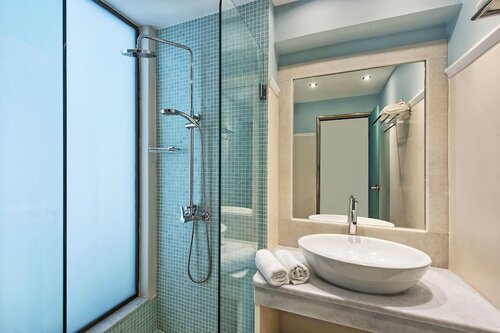 Семейный номер в Hotel Makarios