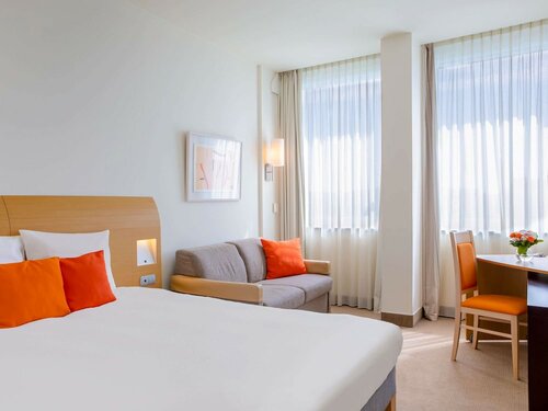 Семейный номер, 1 двуспальная кровать с диваном-кроватью (Superior) в Novotel Budapest Danube