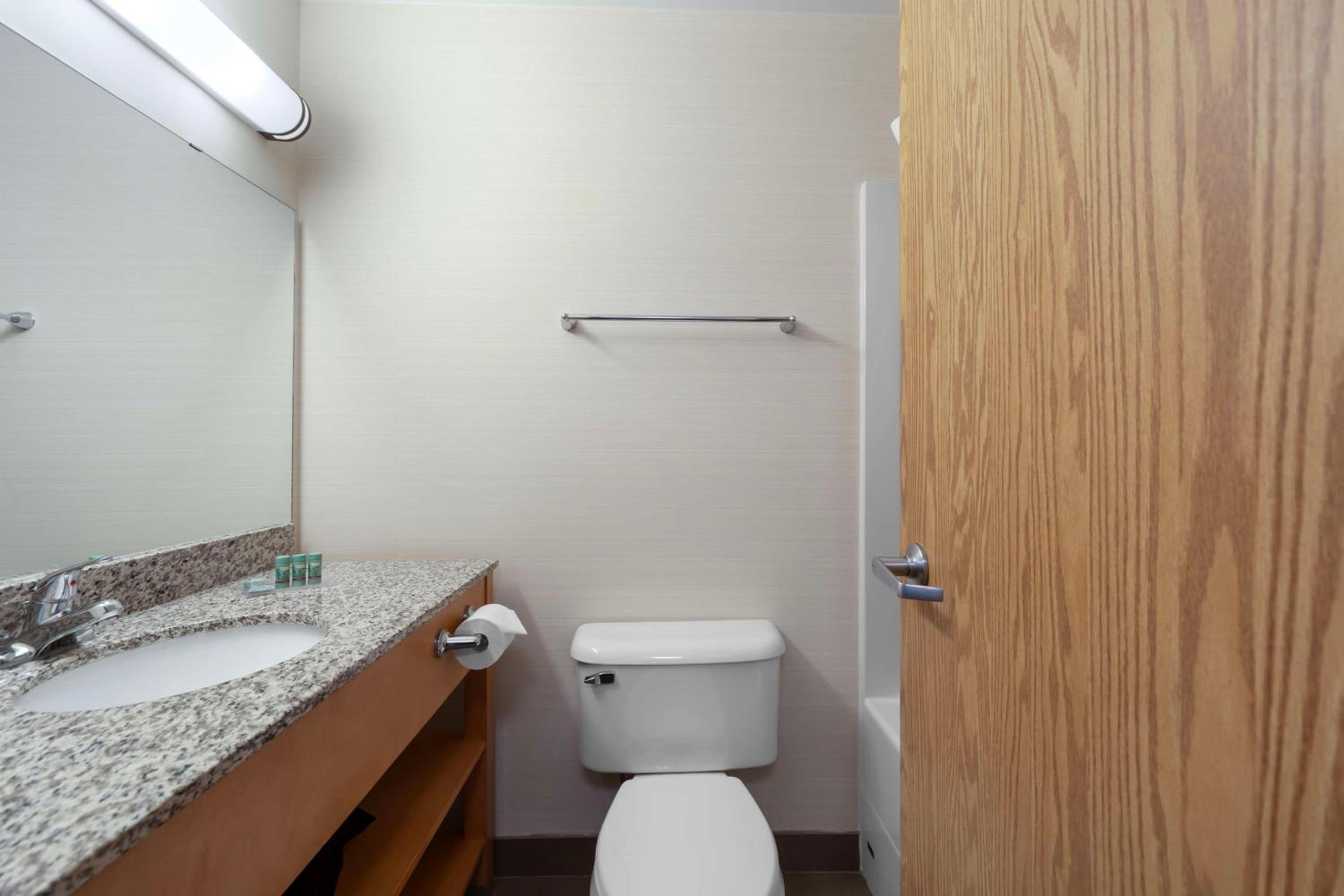 King Suite with Spa Bath - No Pets Allowed/Non-Smoking