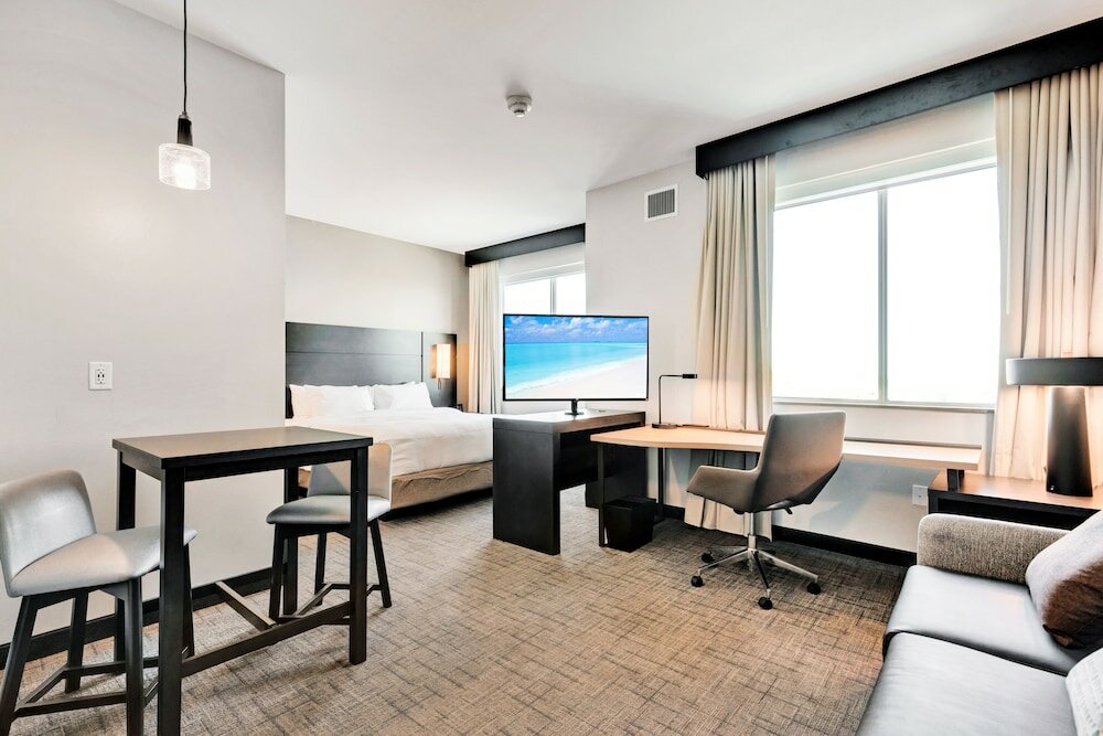 Studio, 1 King Bed, City View (Hearing Accessible)