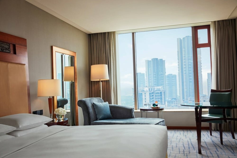 Business Room, 1 King Bed, City View