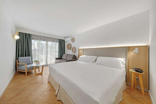 Superior Side Sea View Room в Occidental Cala Viñas