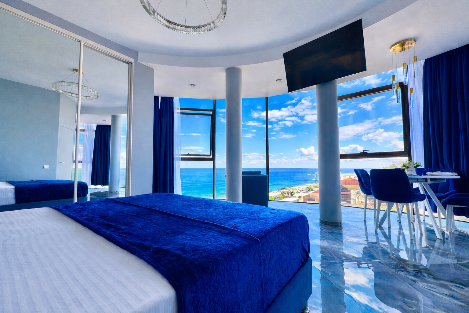 Люкс с панорамным видом на море