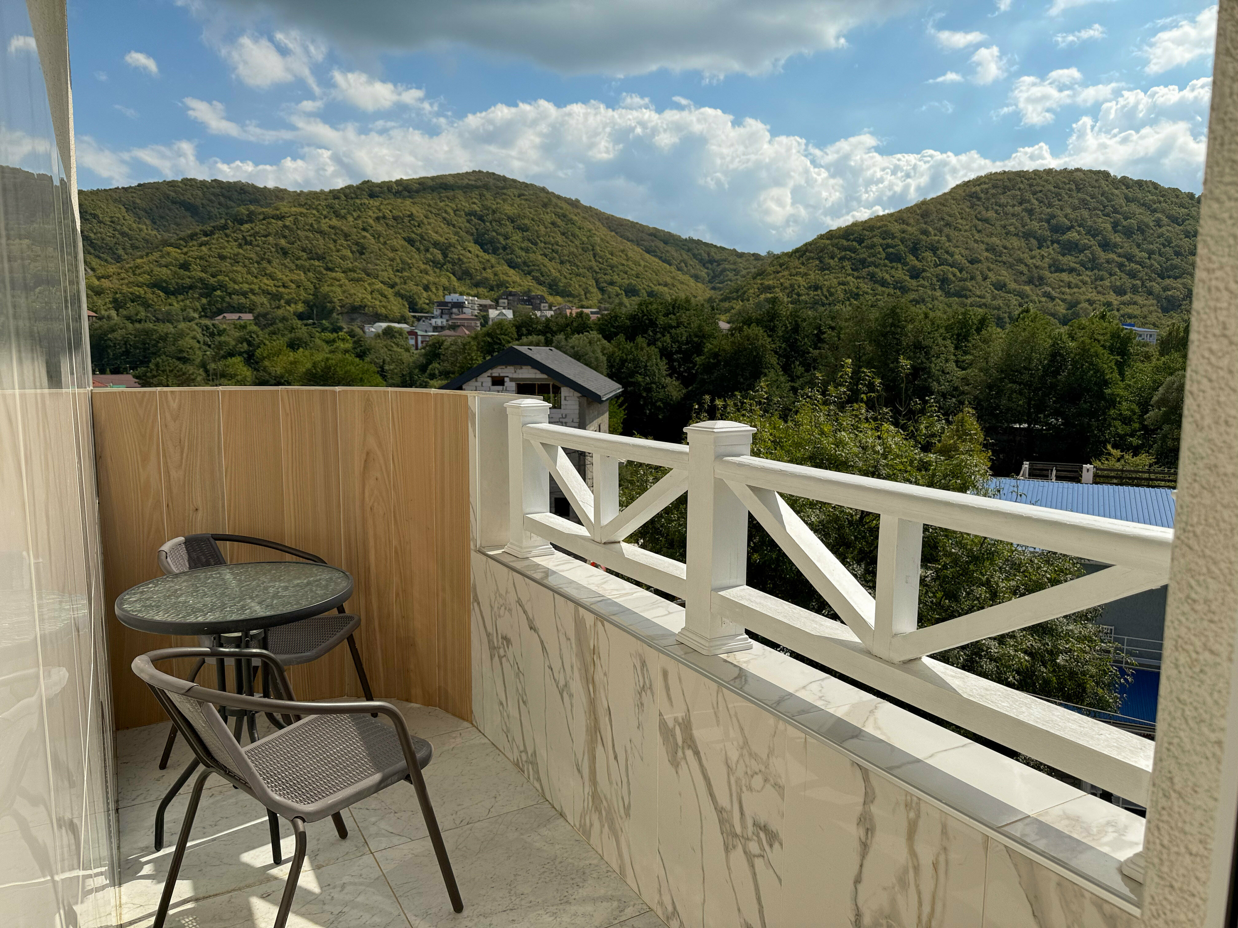 Семейный номер с видом на горы