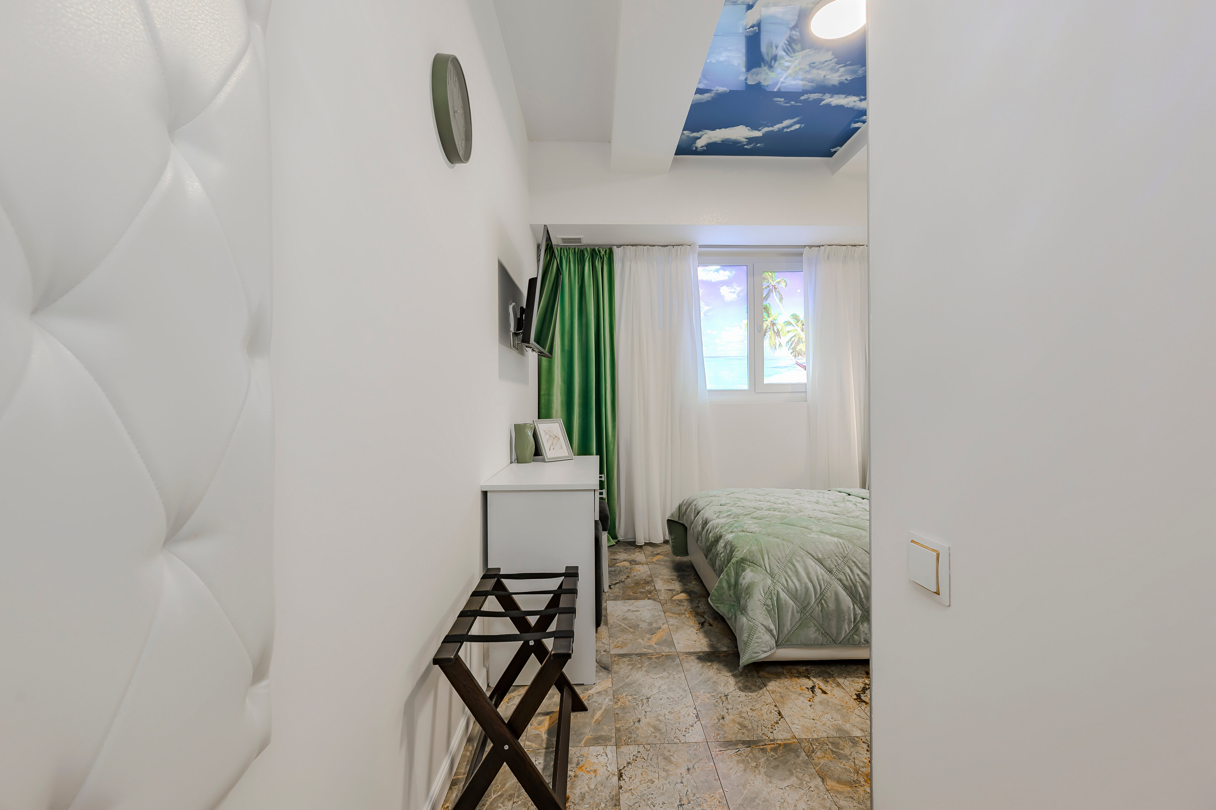 Эконом улучшенный с имитацией окна