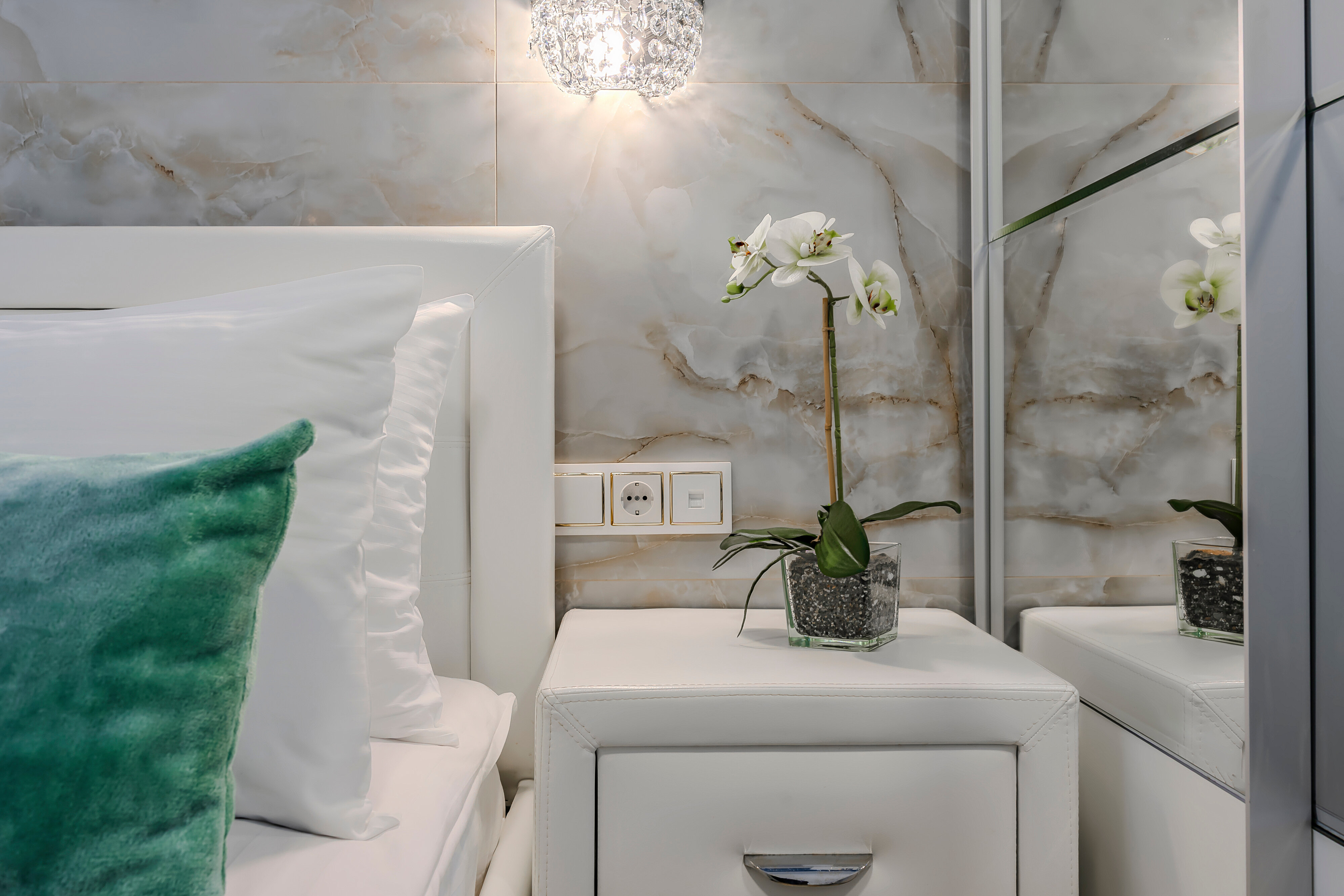 Эконом улучшенный с имитацией окна